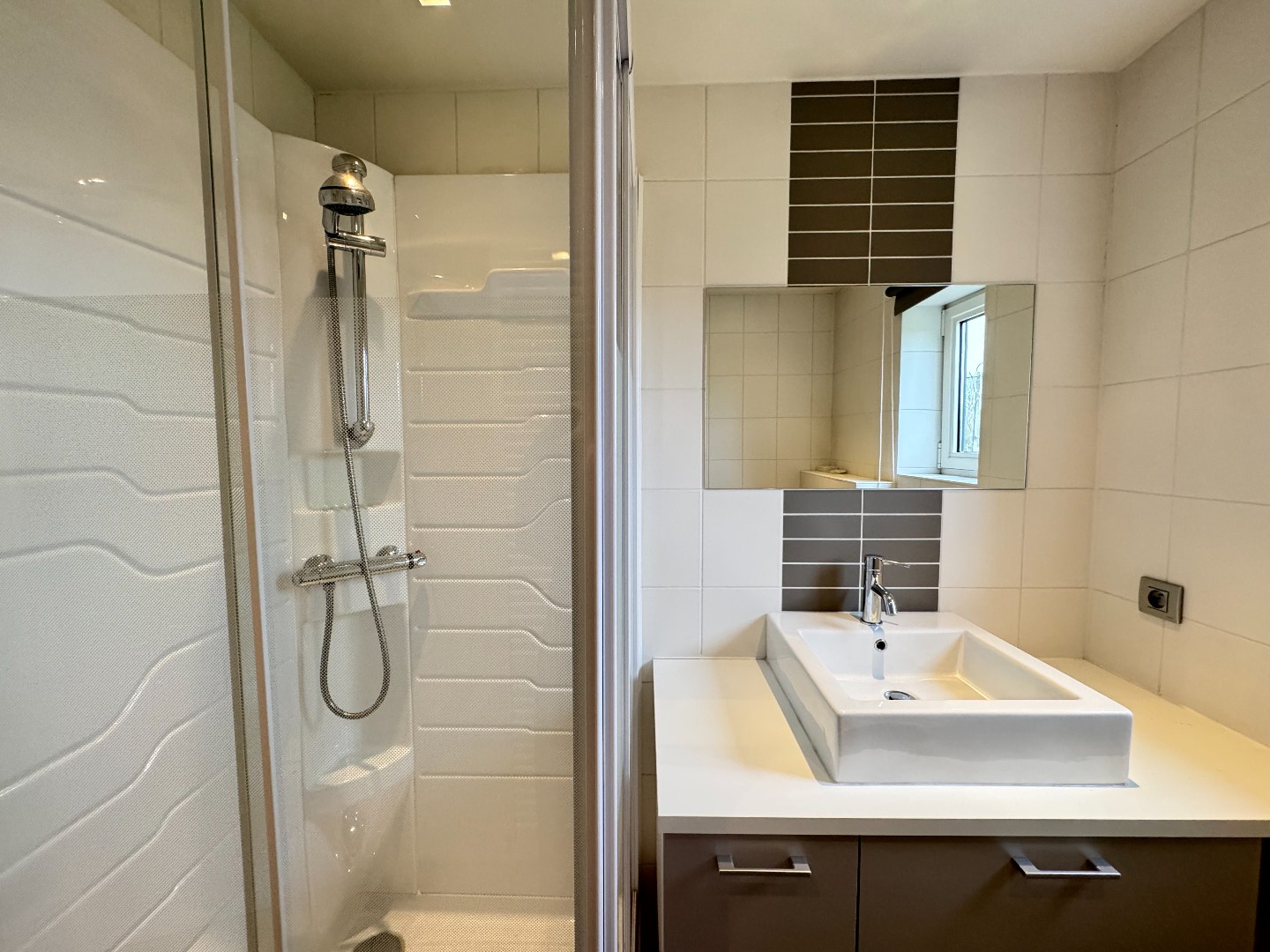 Stijlvolle villa op 909 m² met garage en afgesloten tuin 