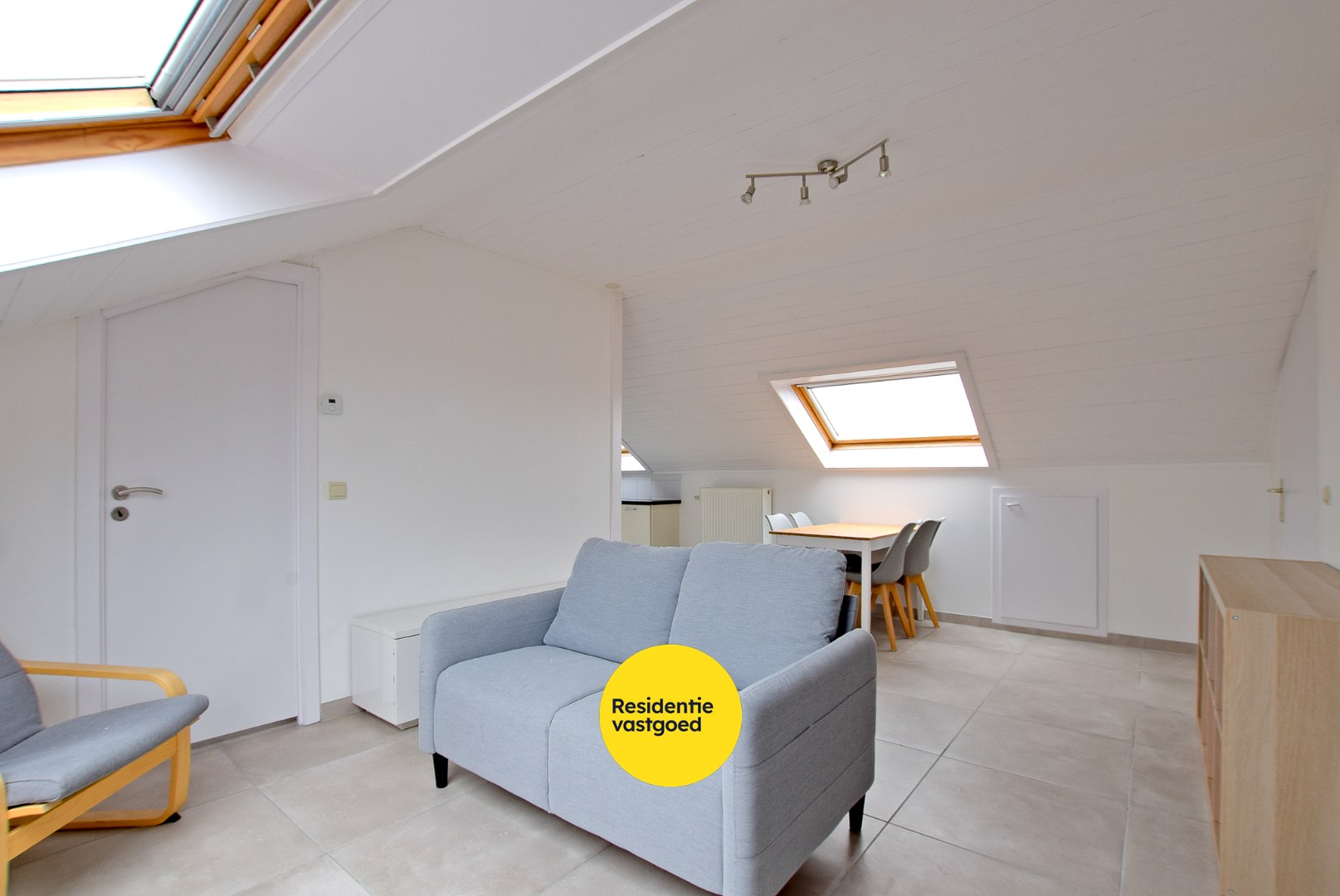 Investeringsvastgoed (gerenoveerd in 2024) omvat 2 afzonderlijk te verhuren appartementen samen 145m²! 