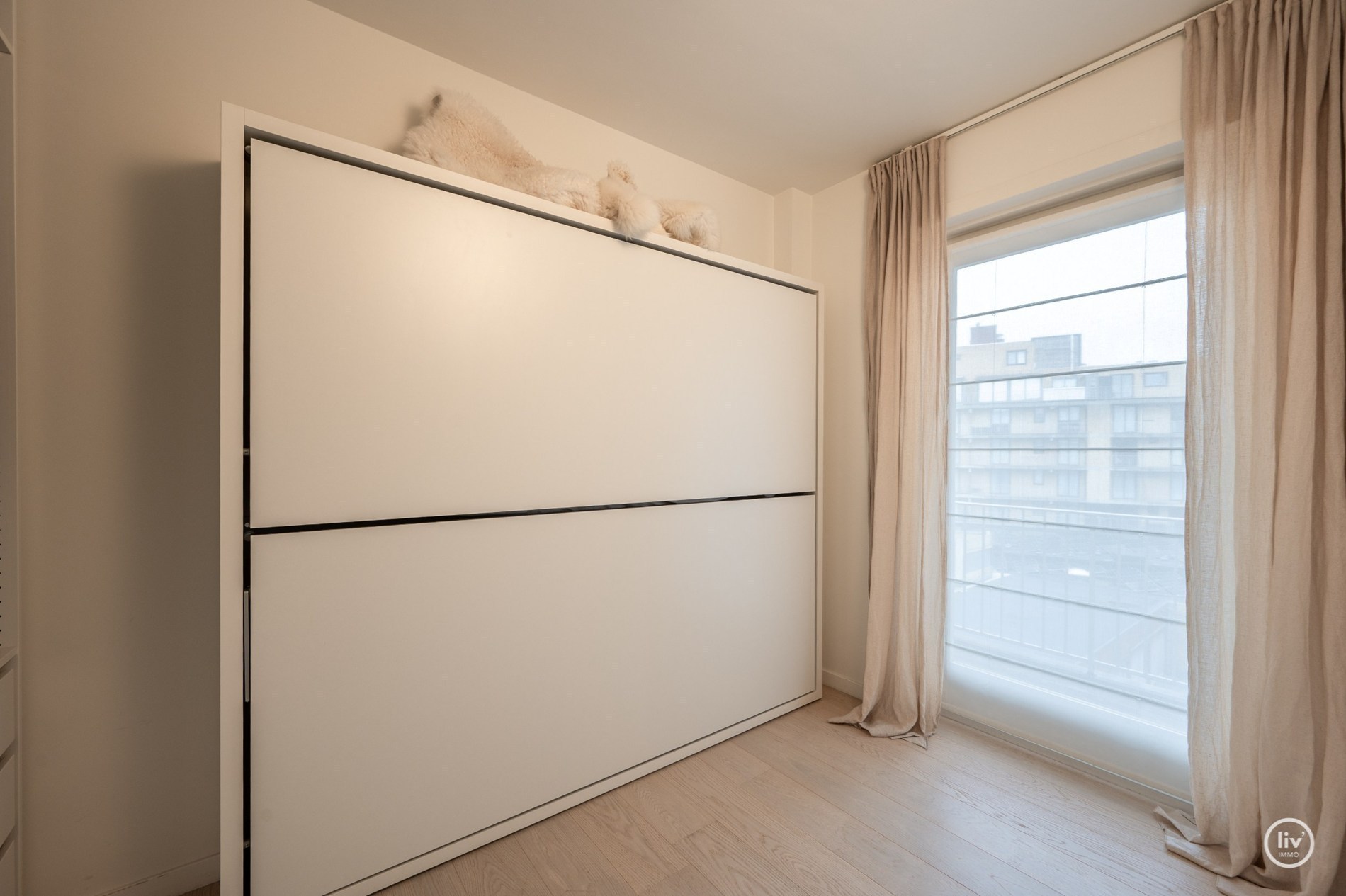 Mooi gerenoveerd appartement met 3 slaapkamers gelegen vlakbij de Kustlaan te Knokke. 