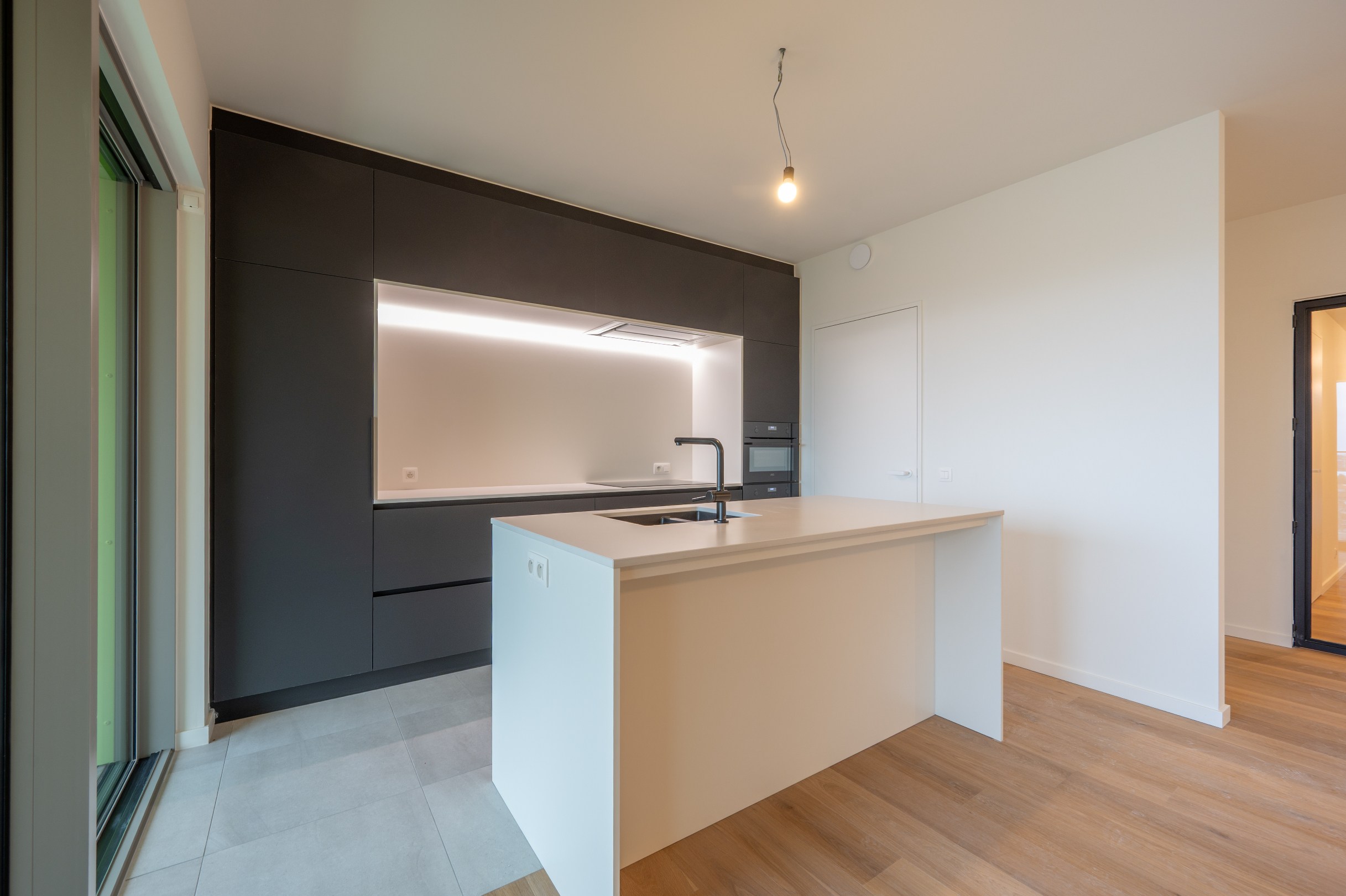 Appartement 2 pièces bien situé à la résidence Hoost : JOURNÉE PORTES OUVERTES DIMANCHE 04/01 (entre 14h et 17h), place Maes et Boerenboom. 