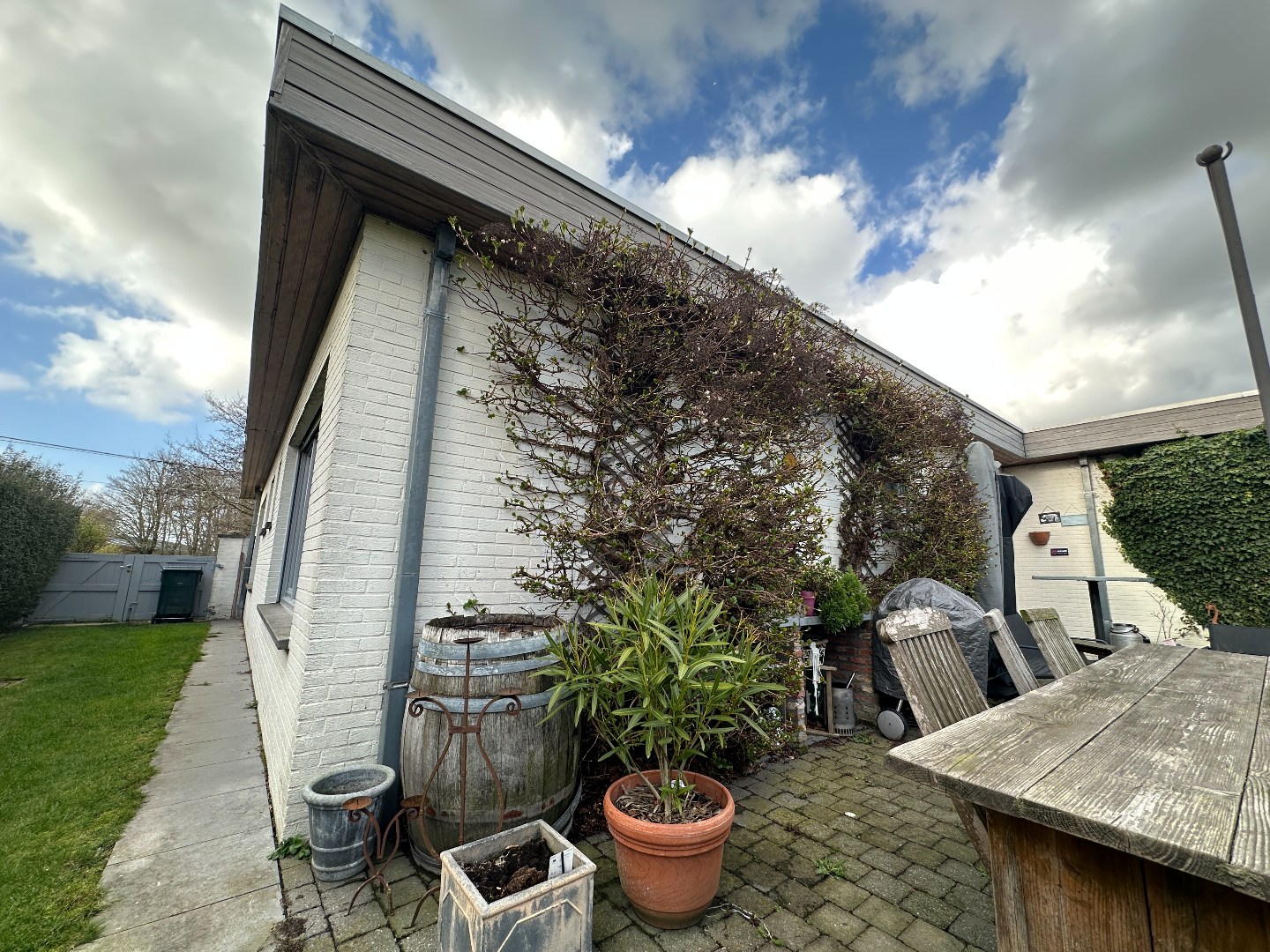 Vrijstaande woning met mooie tuin, perceel van 1158 m², Torhout. 