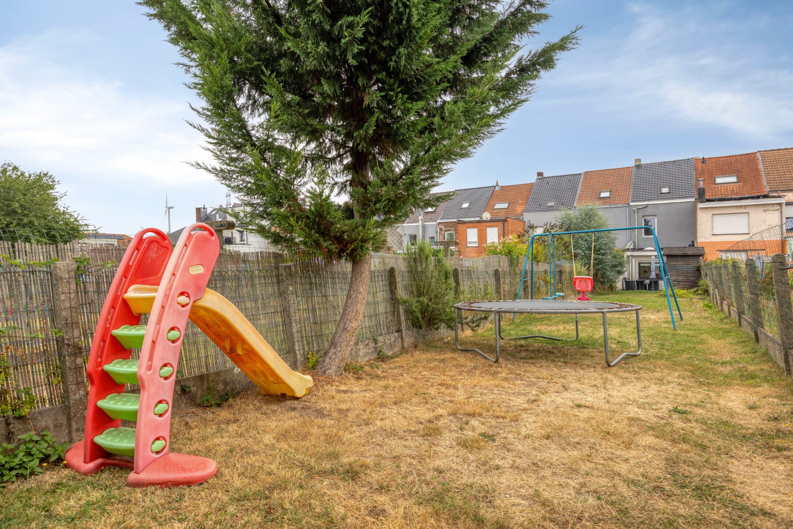 Instapklare woning met 4 slpk en ruime tuin 