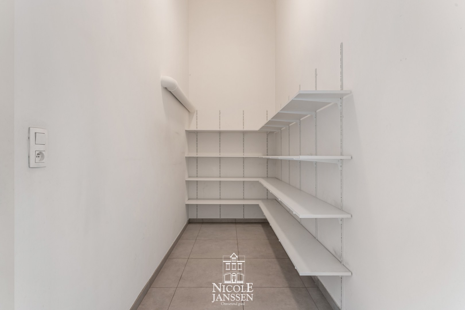 Aparte berging bij de keuken