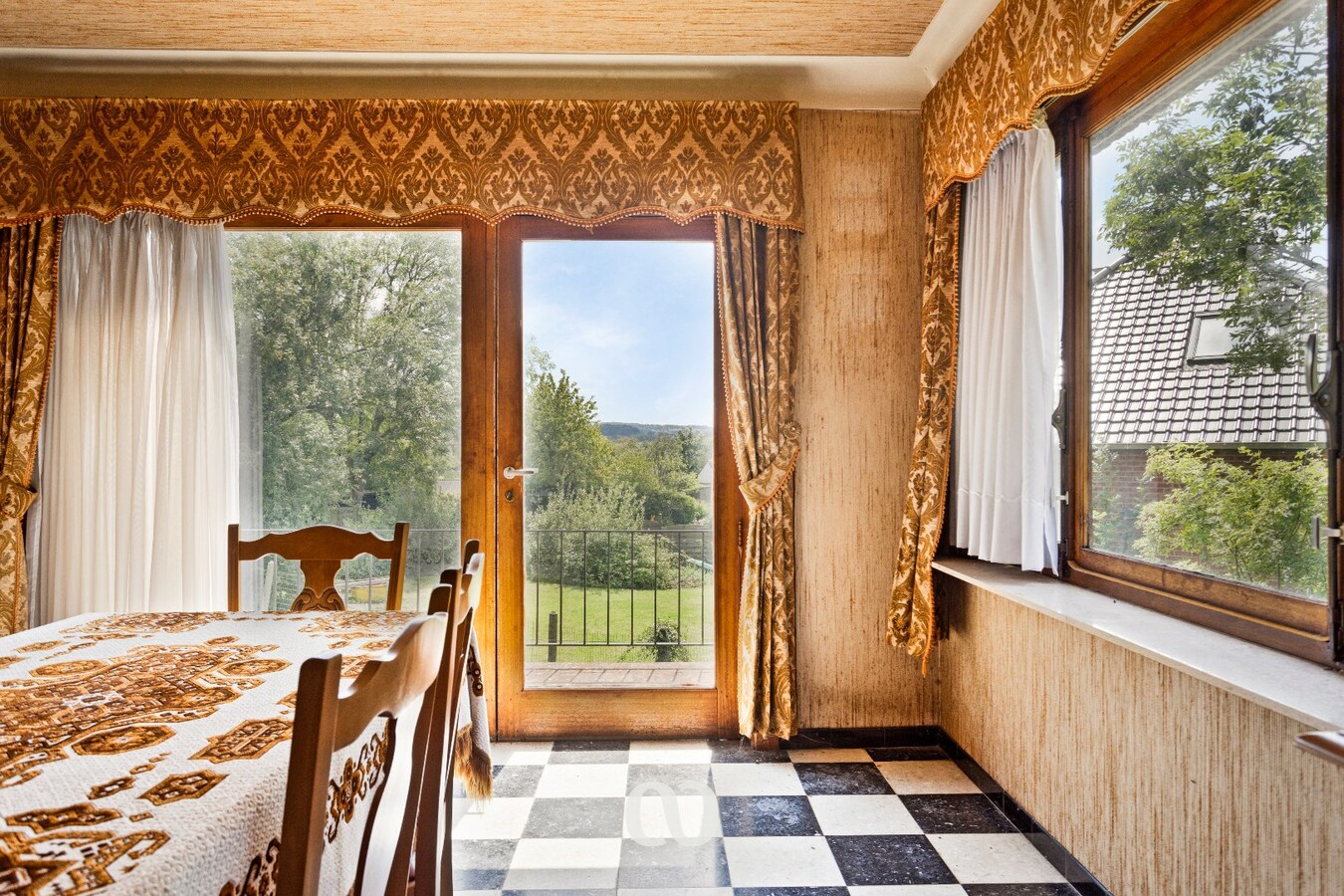 Te renoveren woning op sublieme locatie 