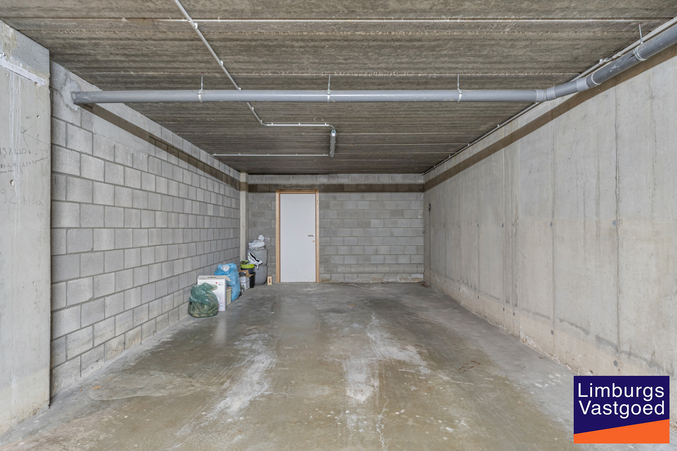 Exclusief penthouse met ruim terras, 2 slpk, extra brede autostaanplaats, centrum Houthalen 