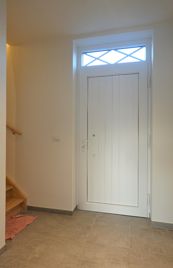 Halfopen nieuwbouw met inpandige garage 