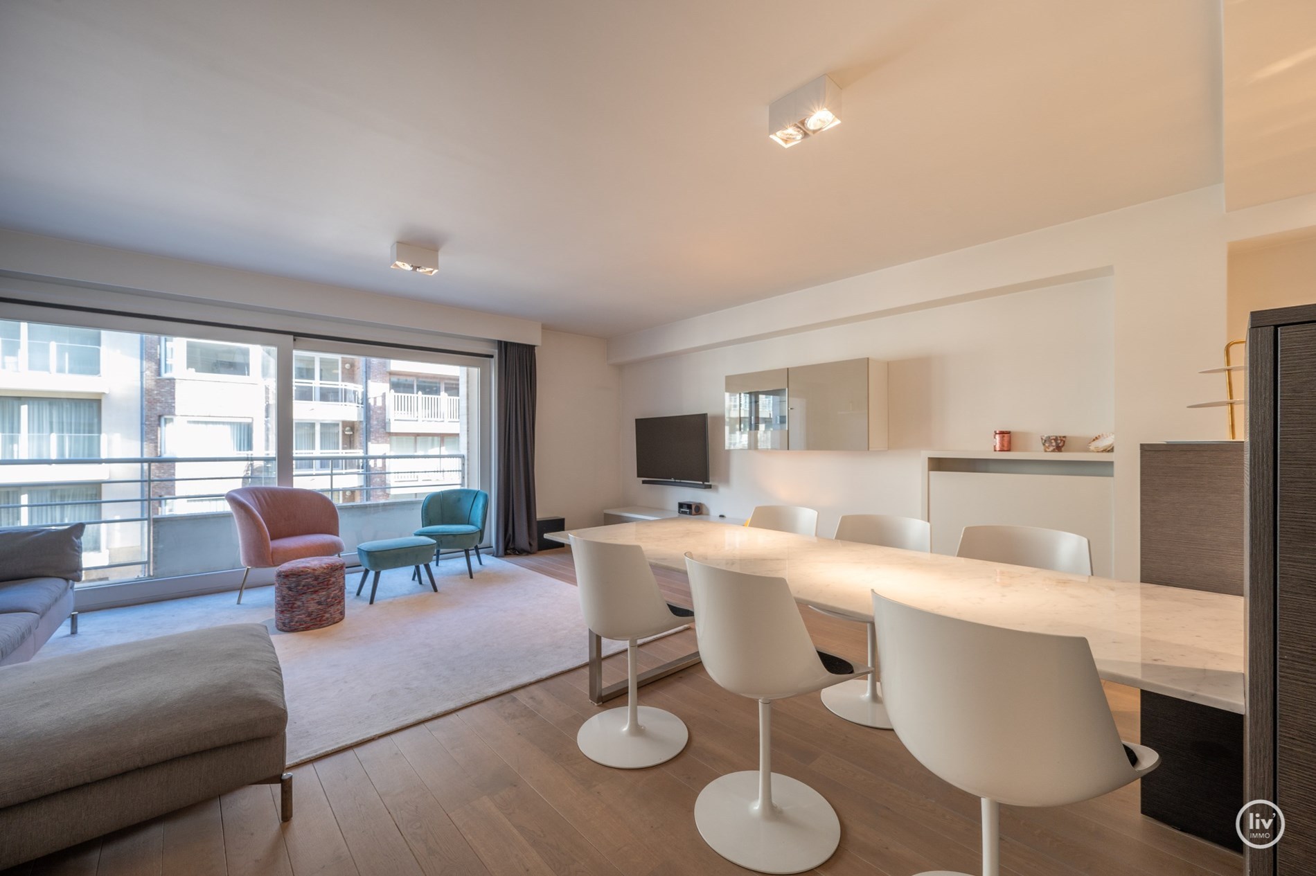 Appartement prêt à emménager avec 3 chambres dans un emplacement de premier choix près de la place Rubens et de la plage. Possibilité d'acheter un parking au rez-de-chaussée de la résidence. 