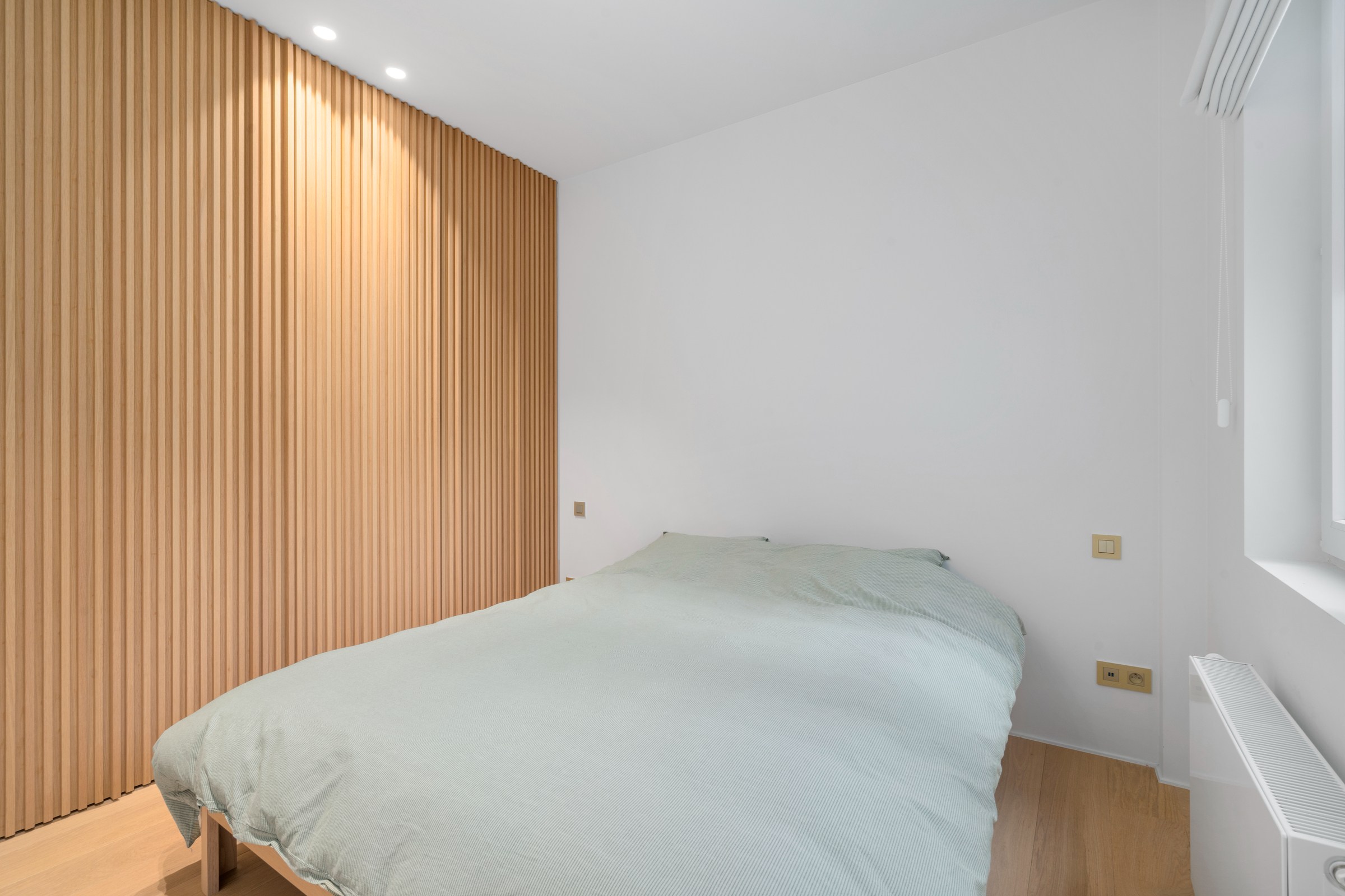 Zeer mooi en luxueus afgewerkt 3 slaapkamer appartement aan het Driehoeksplein nabij de Zeedijk 