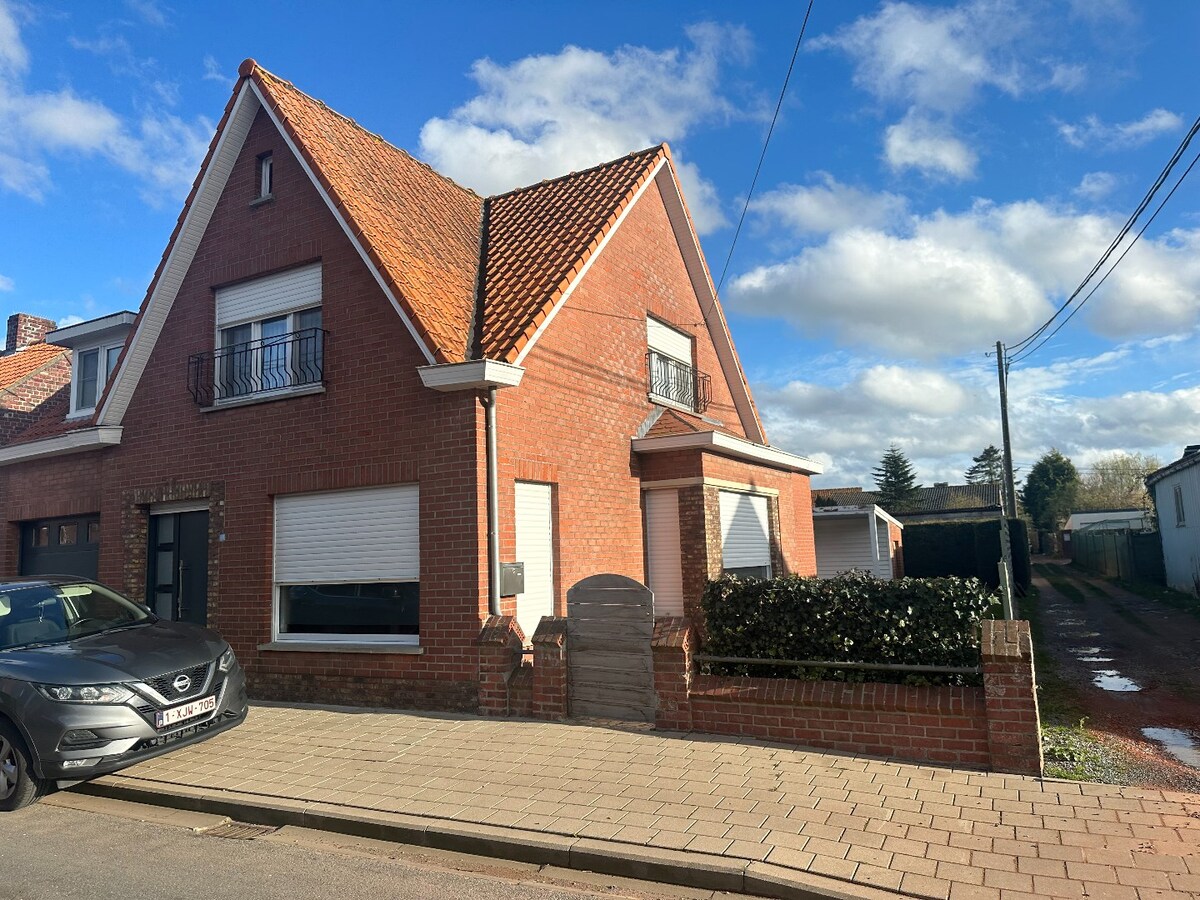 Degelijke halfopen woning met 3 slaapkamers 