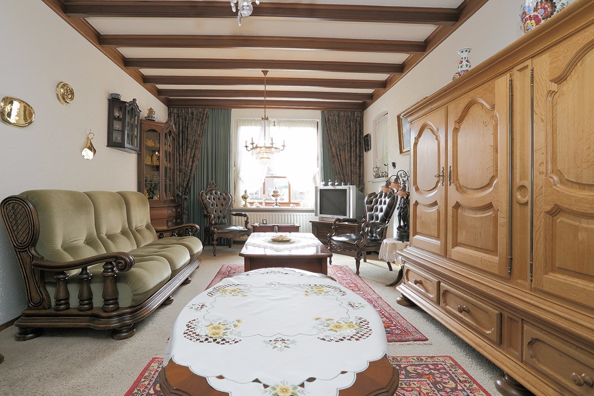 Vrijstaand woonhuis met dubbele garage, erf tuin en ondergrond staande en gelegen te Bergeijk, Bucht 45. 