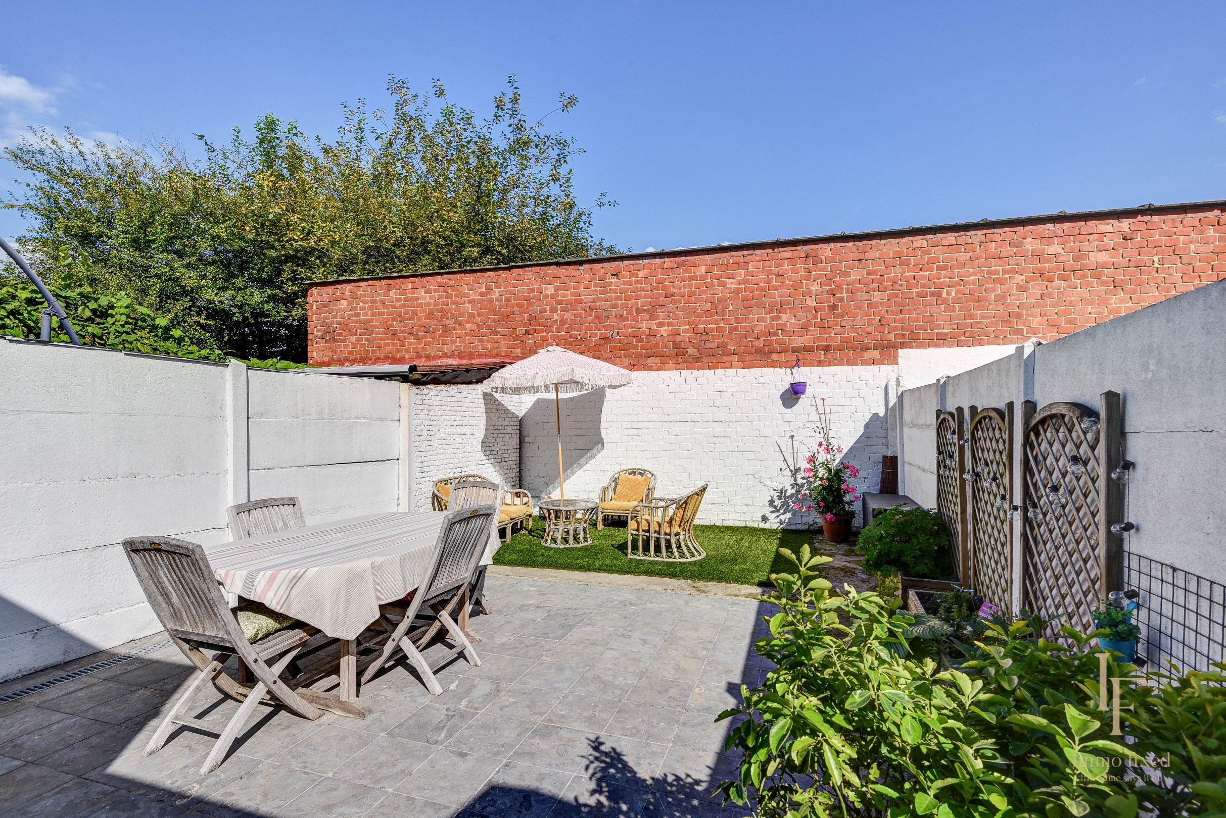 Gerenoveerde rijwoning met 2 slaapkamers in Schoten! 