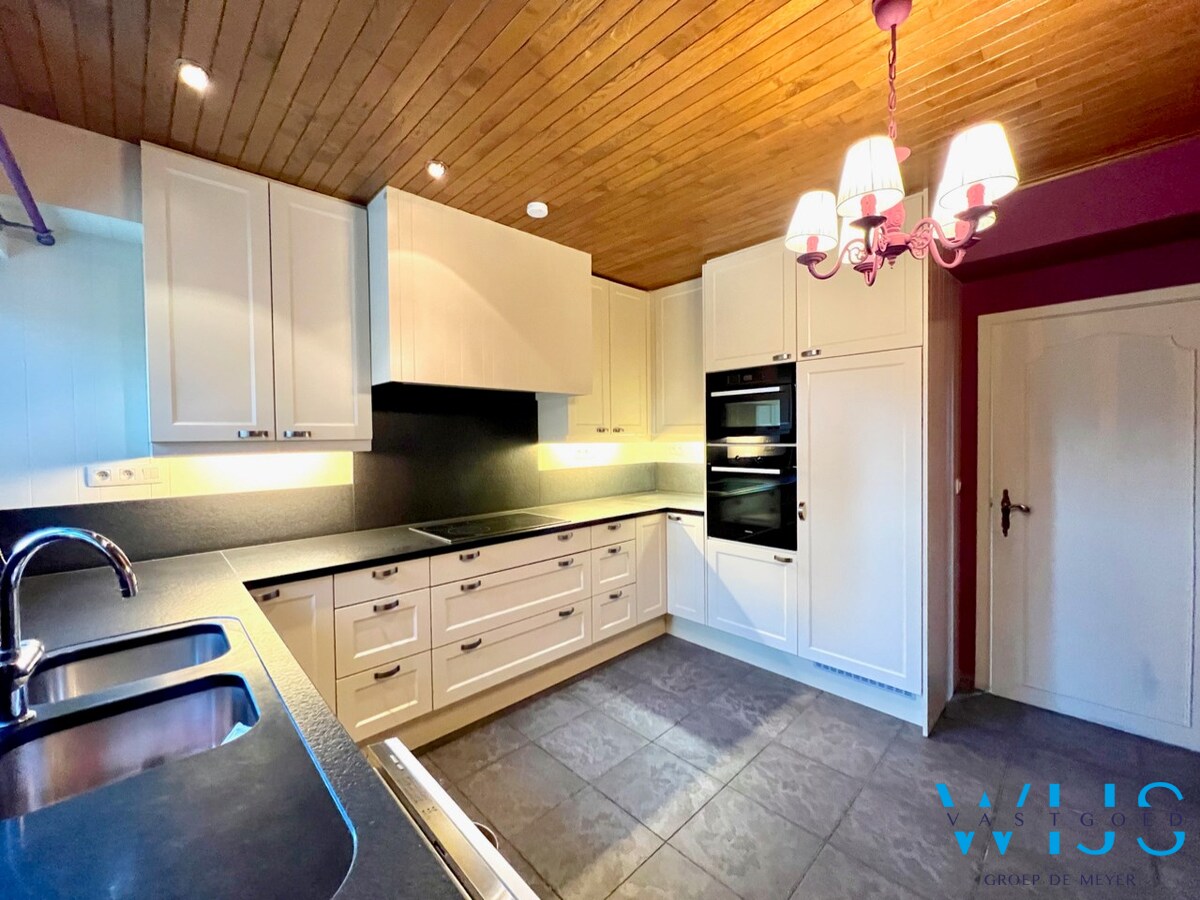 Instapklaar en gezellig woonhuis in hartje Ertvelde ! 