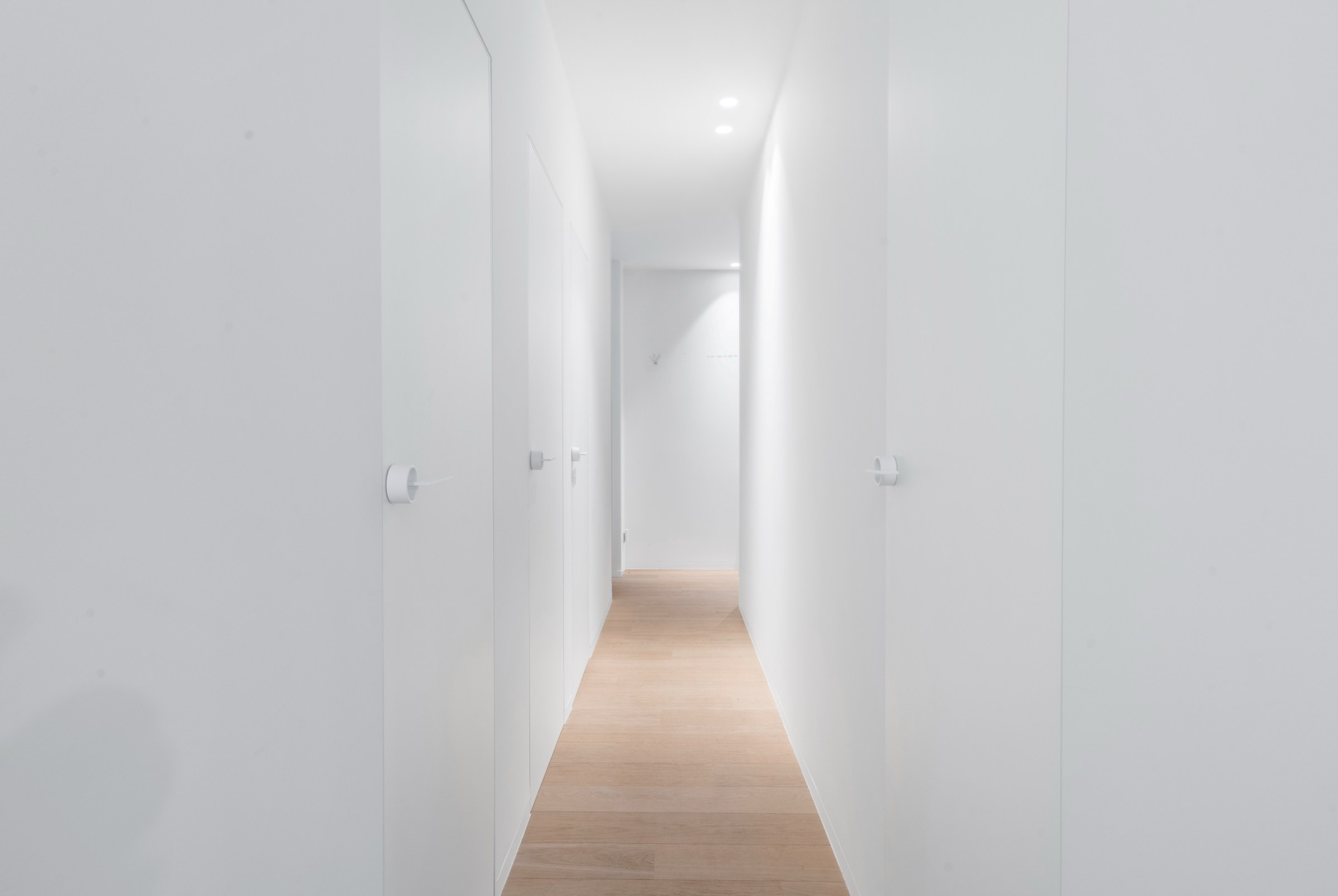 Zeer mooi en luxueus afgewerkt 3 slaapkamer appartement aan het Driehoeksplein nabij de Zeedijk 