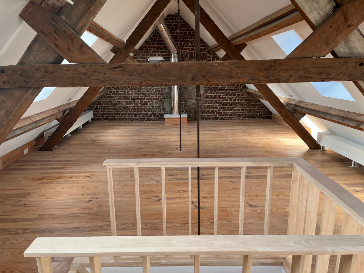 Design duplex appartement te centrum Dikkelvenne. 