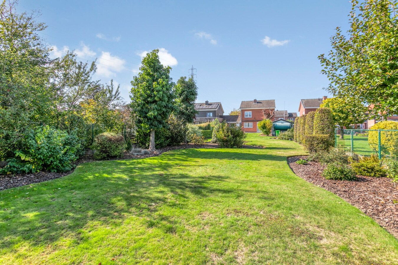 Verzorgde woning met 3 slaapkamers op een perceel van 855 m2 