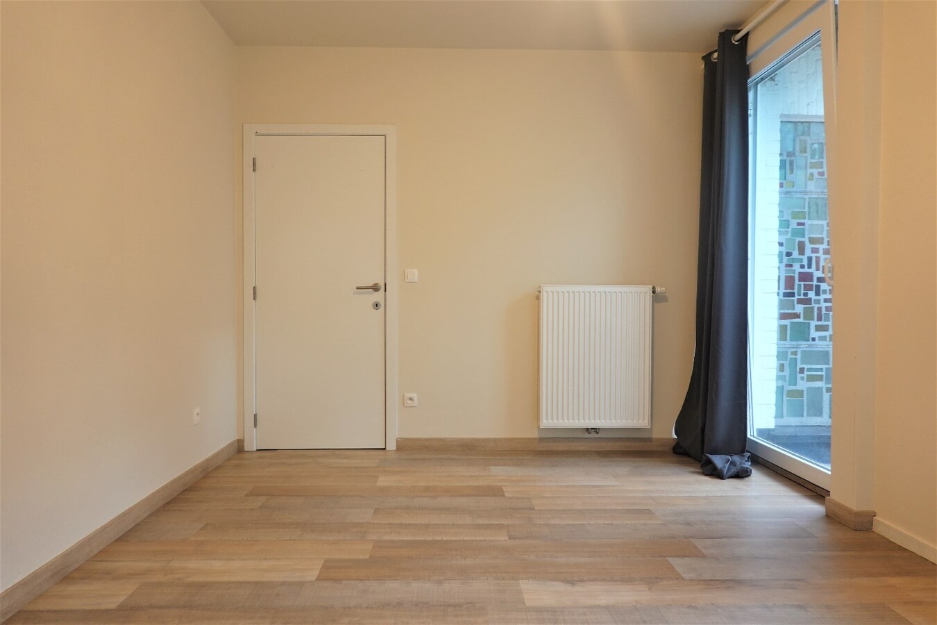 Ruim gelijkvloers appartement met koertje 