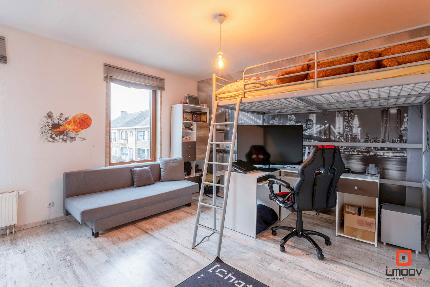 Recent gerenoveerde woning met garage en tuin 