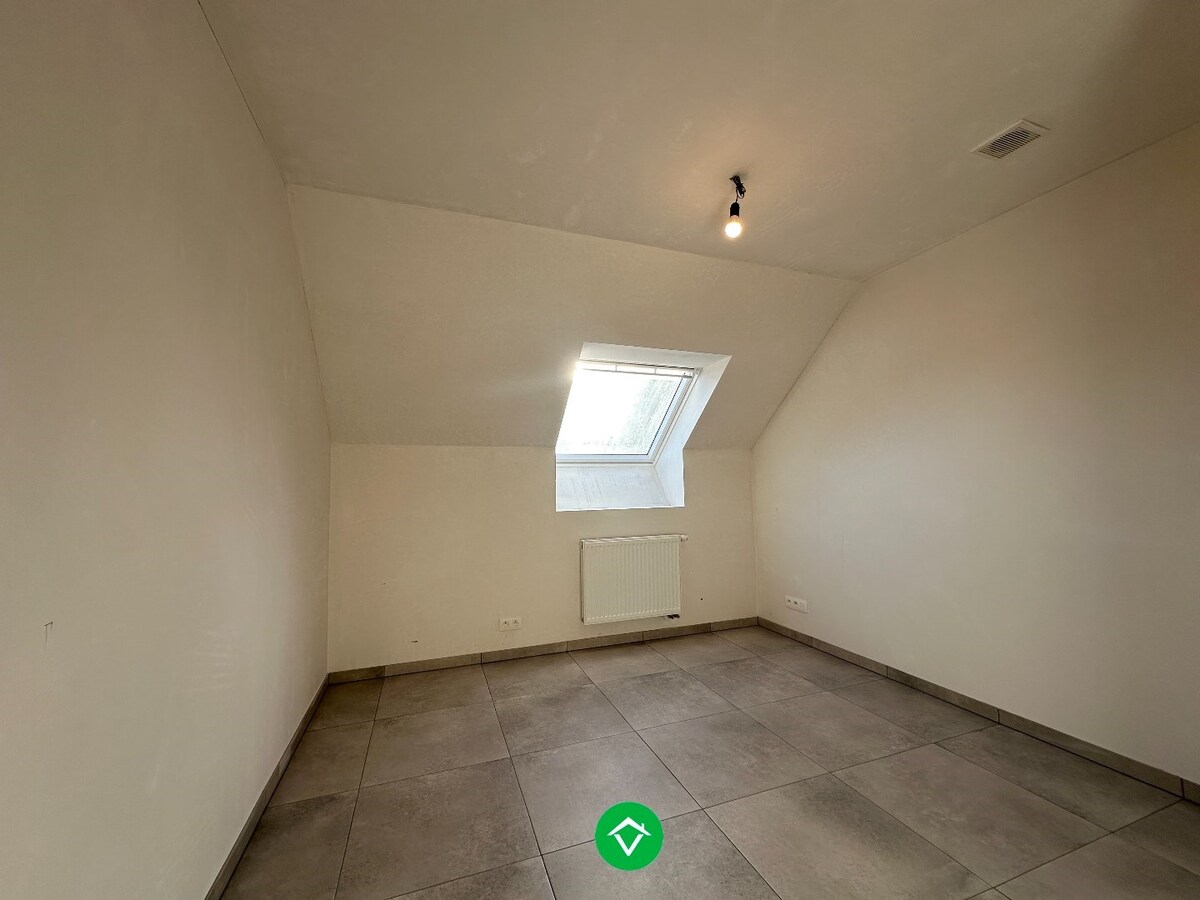 Moderne en lichtrijke nieuwbouwwoning met drie slaapkamers te Handzame (Kortemark) 