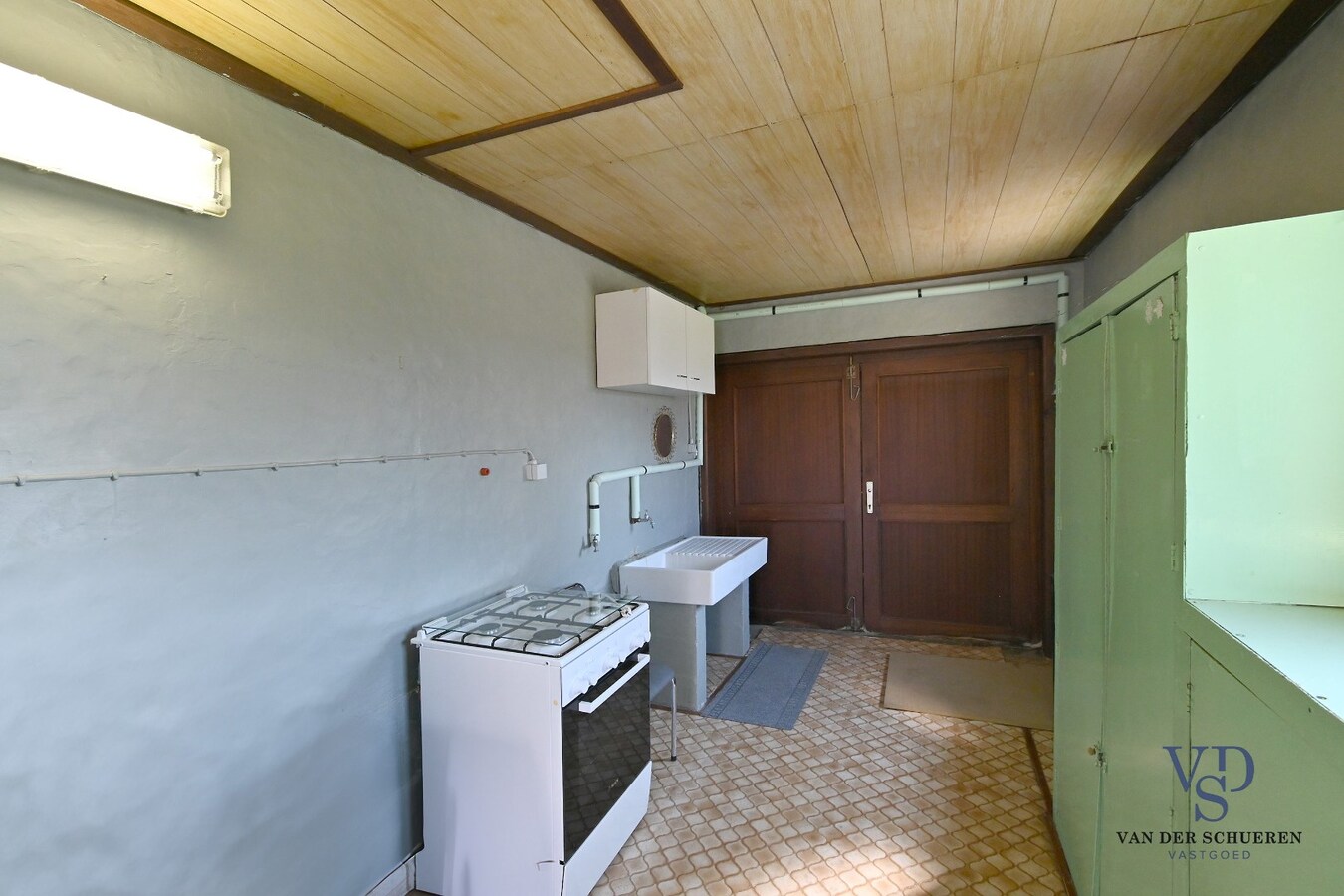 Op te frissen half open bebouwing 