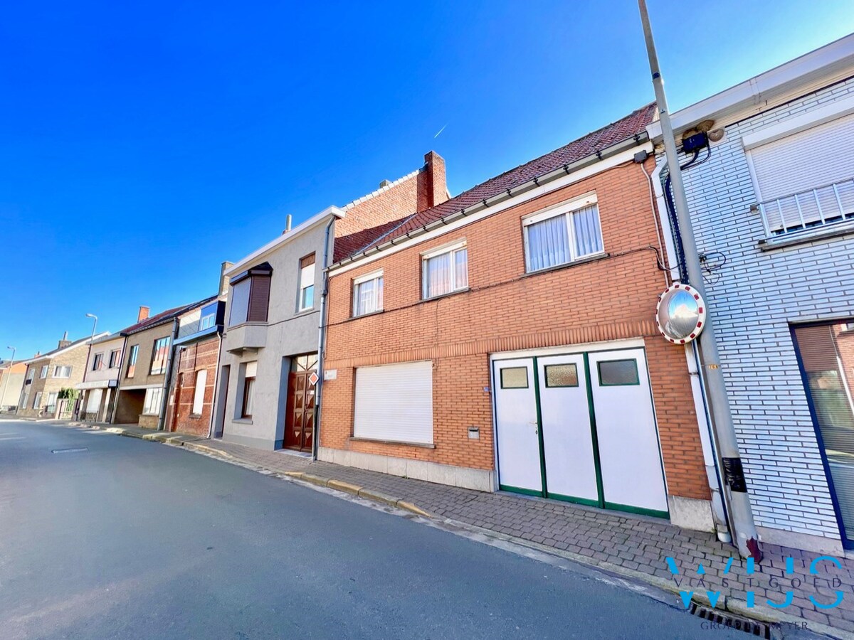 Te renoveren woonhuis in het dorp van Boekhoute ! 