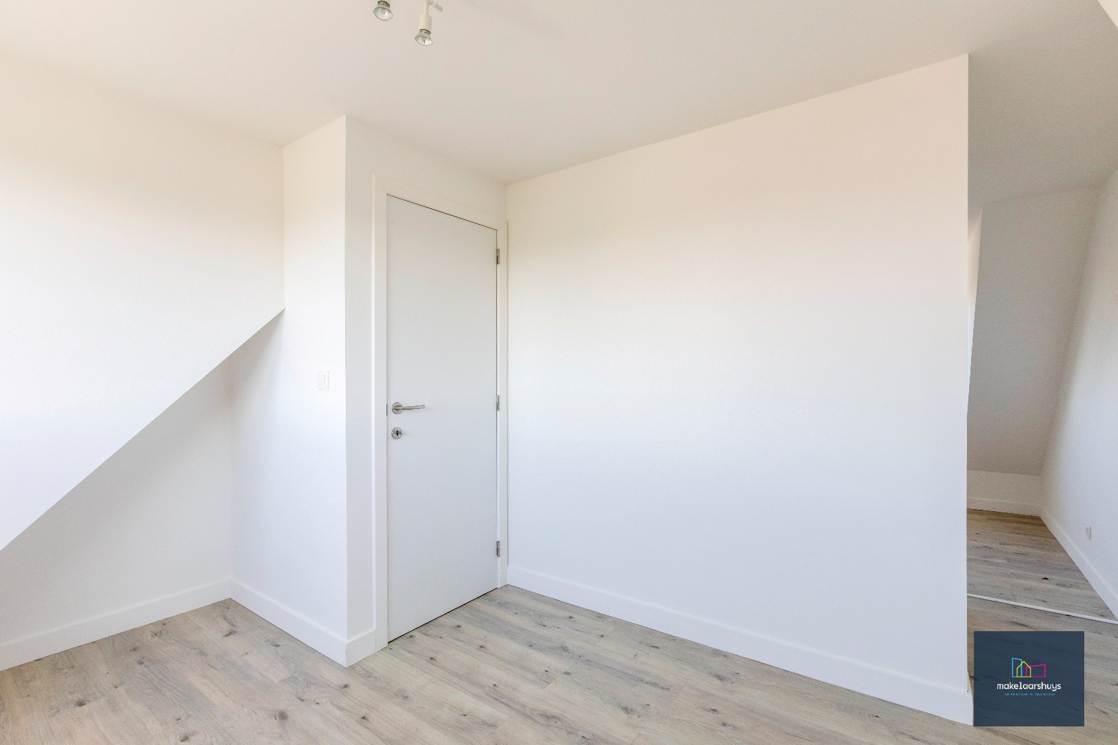 Instapklare energiezuinige woning met 3slpk tuin en staanplaats 