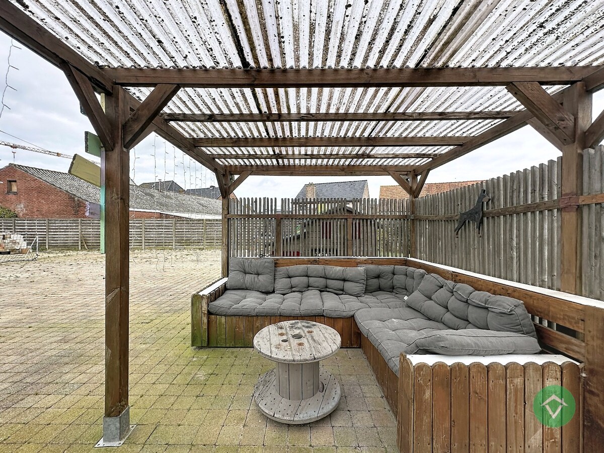 Statige gezinswoning met zonnige tuin, drie slaapkamers en topligging in Leke 