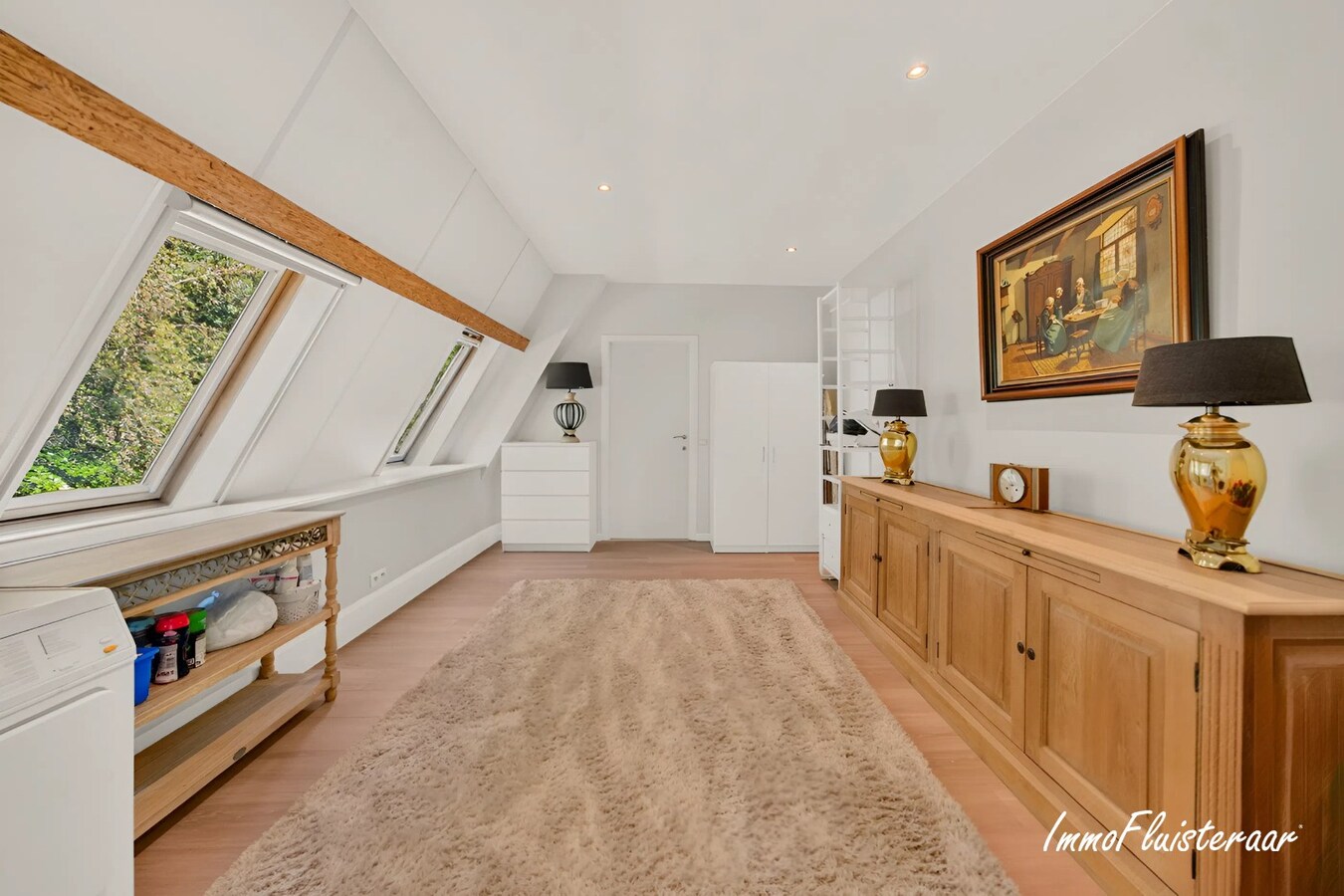 Exclusief eigendom met twee volwaardige, zelfstandige villa-woningen, een conciërgeverblijf en luxueuze paardenfaciliteiten op ruim 2 ha te Brasschaat 