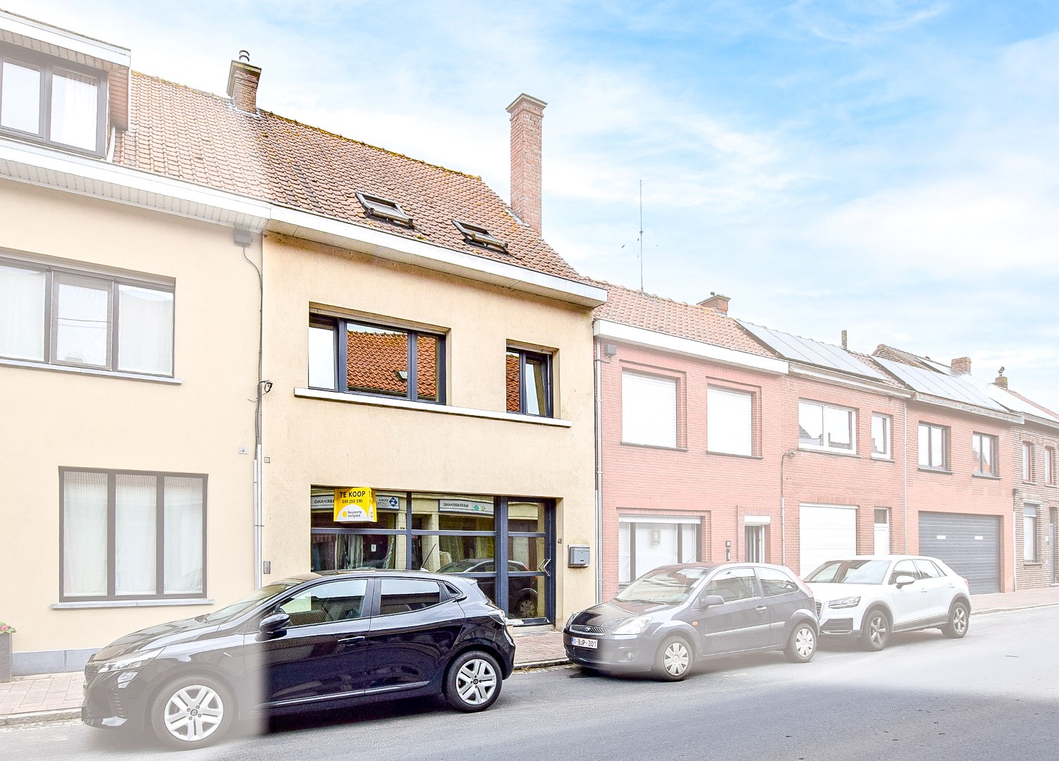 Instapklare rijwoning met 3 slaapkamers en tal van mogelijkheden. 