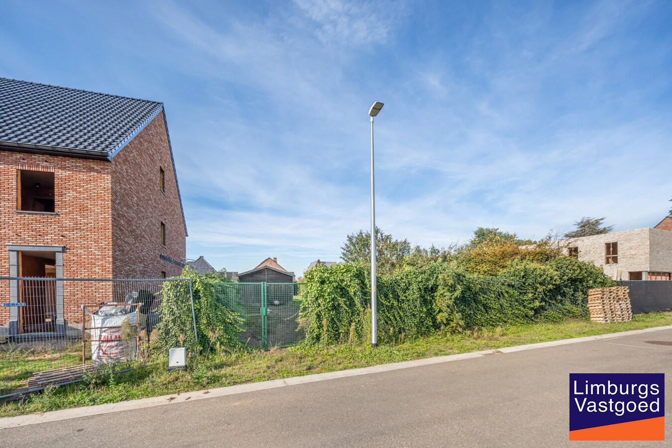 Grond in woongebied met landelijk karakter voor open bebouwing, 5a16 