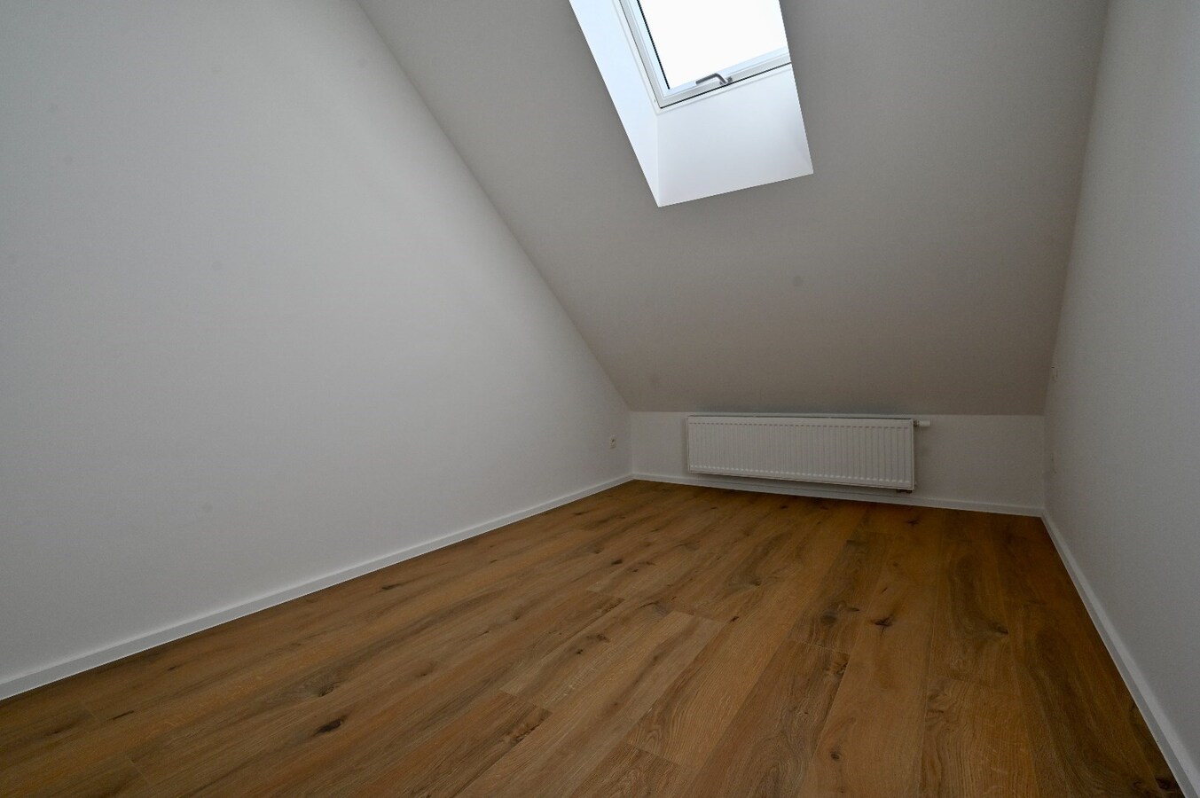 MAGNIFIEK GERENOVEERDE 3SLAAPKAMER WOONST 