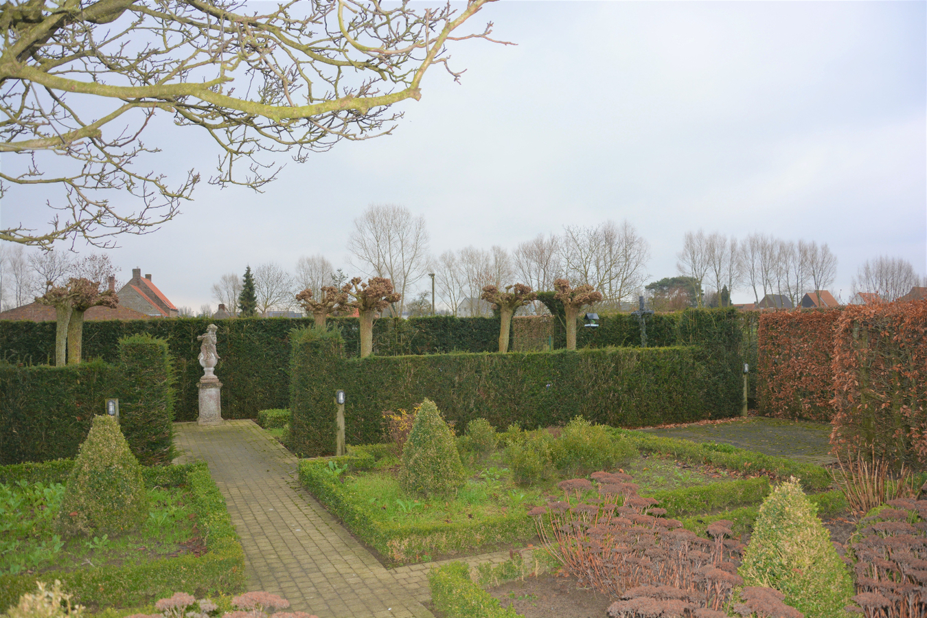 Perfect onderhouden villa op 2.155m² met dubbele garage 