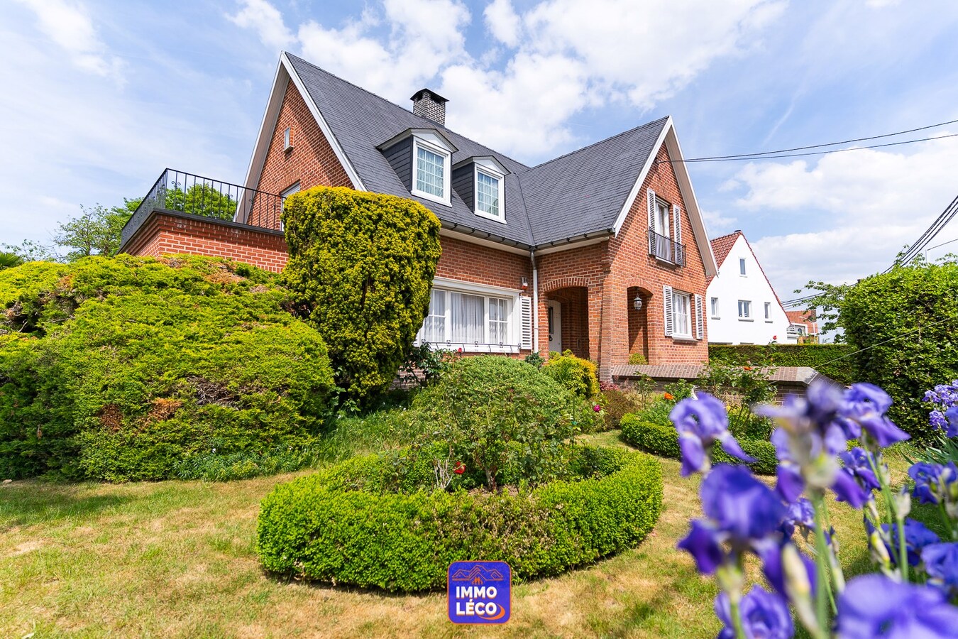 Villa érigée sur 1436m² avec garage, parking et grand jardin, secteur prisé "La Coquinie" !! 