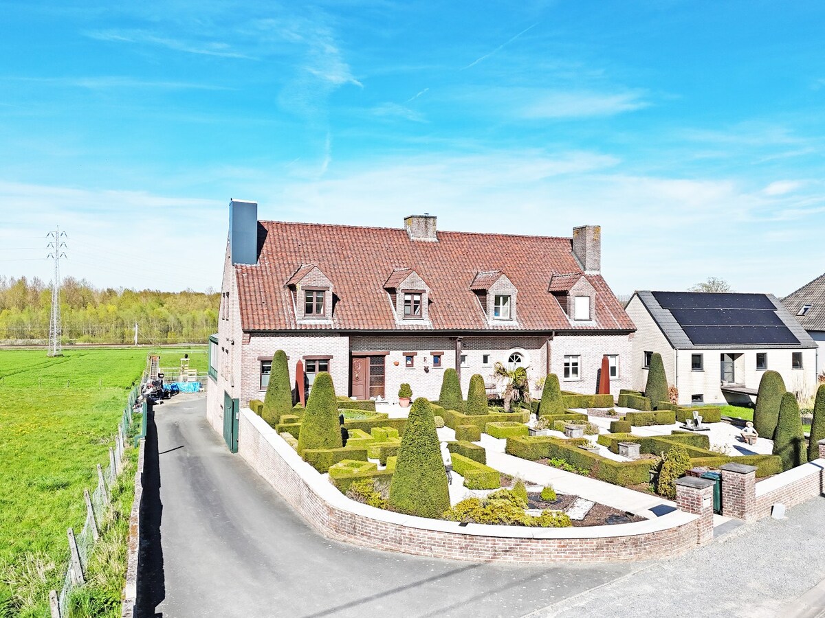 Ruime HOB met veel opslagruimte/garage te Zwalm 