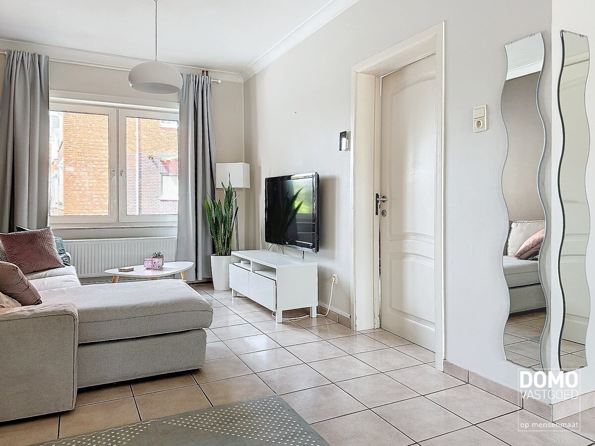 Gerenoveerd duplex appartement met 2 slaapkamers in het centrum van Runkst. 