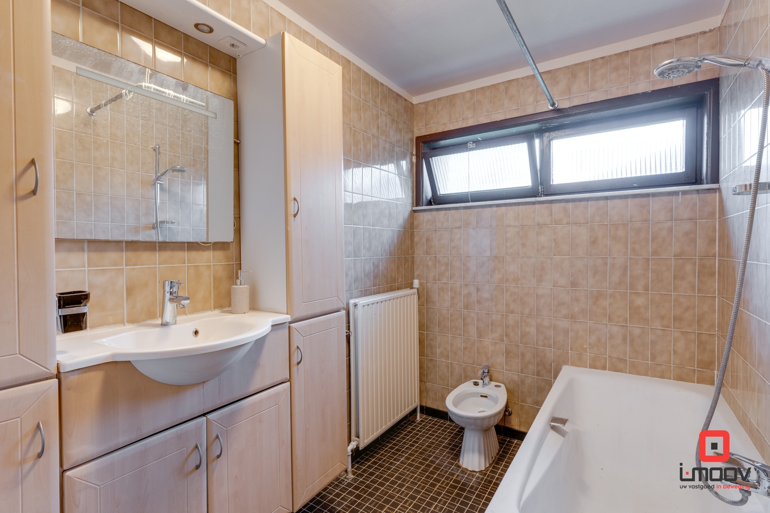 Degelijke woning met tal van mogelijkheden. 