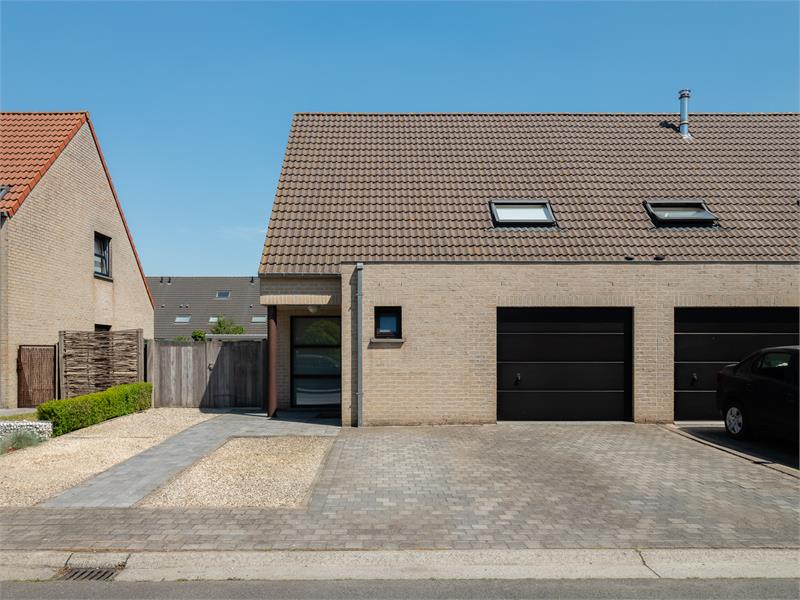 Instapklare woning in rustige wijk te Eeklo. 