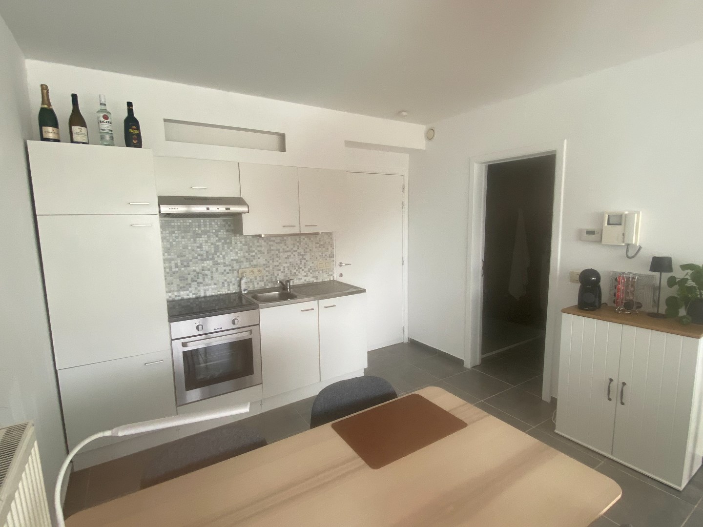 Gerenoveerd     1-slaapkamerappartement in hartje Waregem 