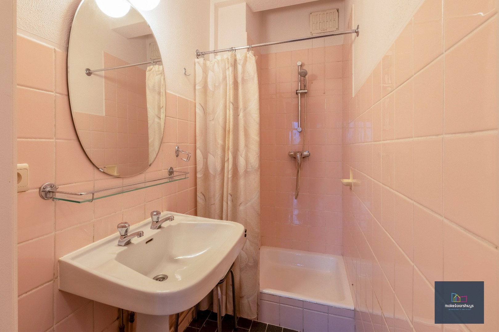 Mooi 3 slaapkamerappartement met parkeerplaats nabij Gent -Sint-Pieters 