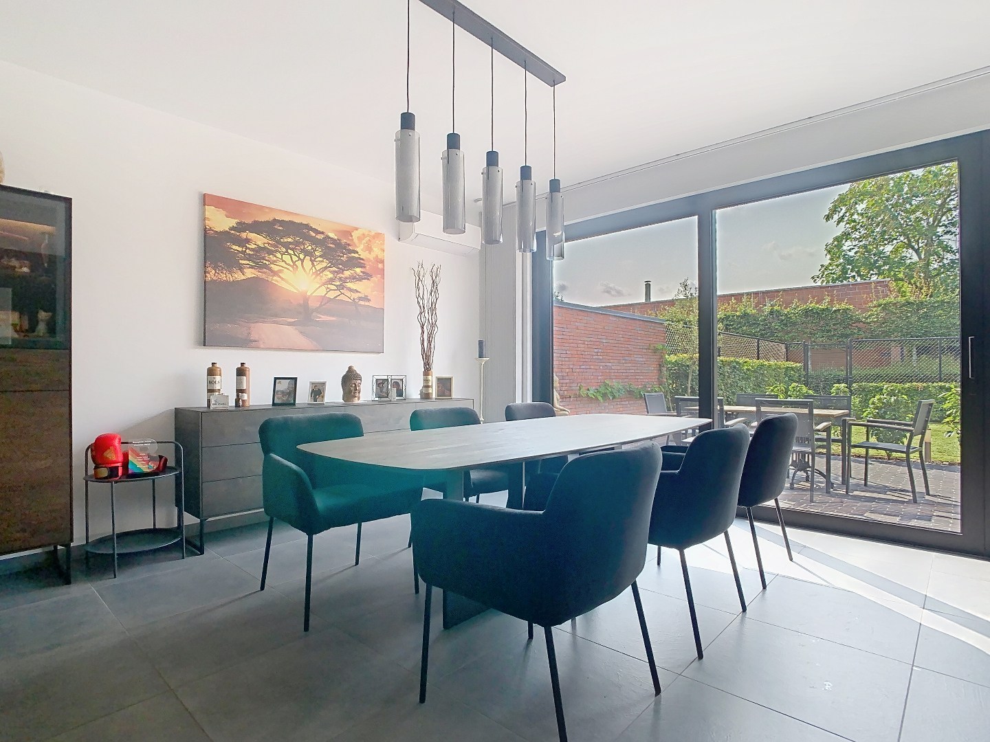 Recent gelijkvloers appartement met tuin, 2 slaapkamers en dressing 