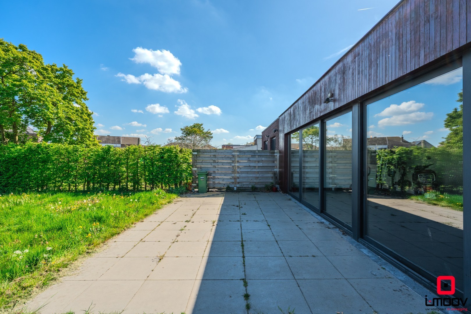 Modern appartement met uitzonderlijk grote tuin en kwalitatieve afwerking te Oostakker 