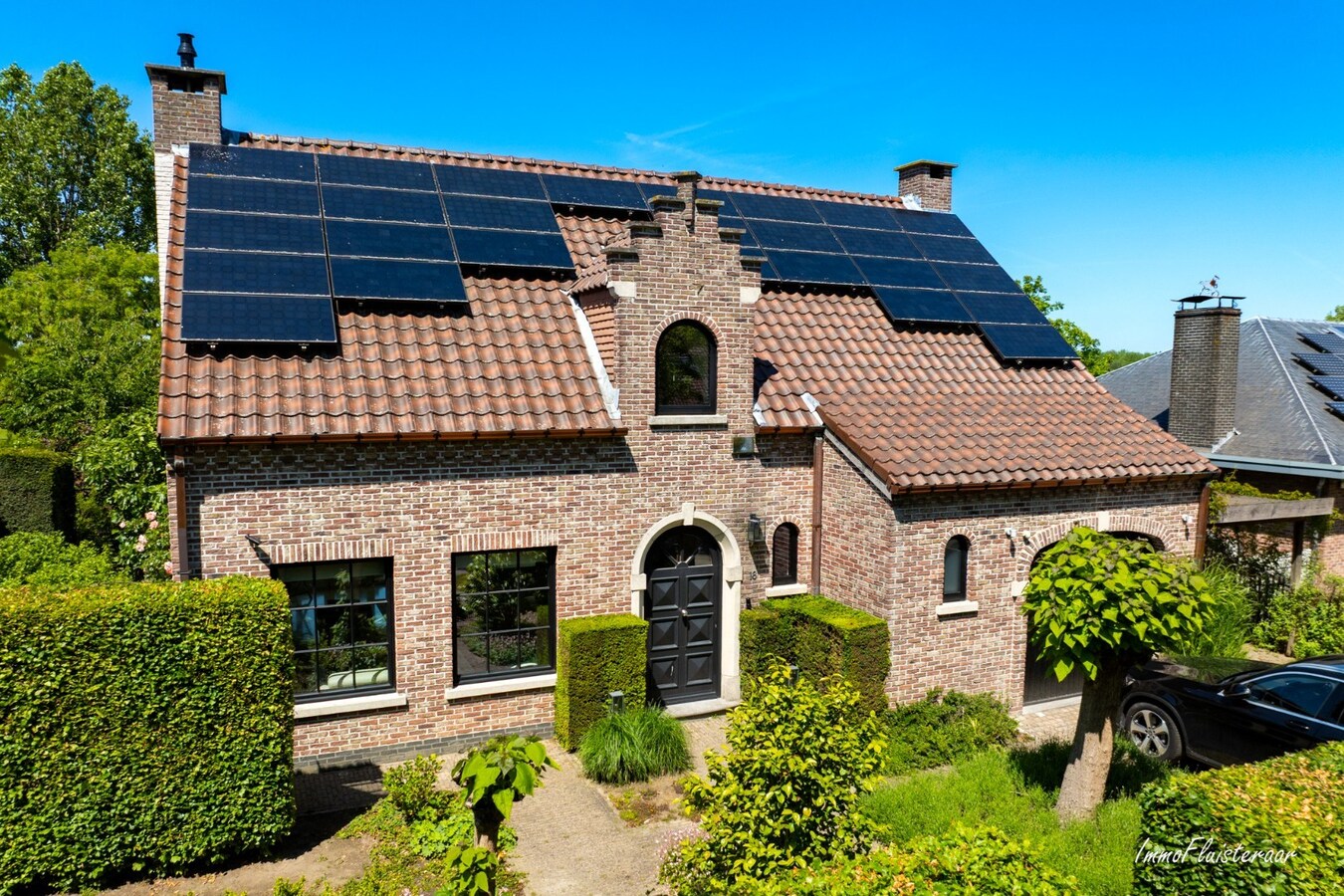 Prachtige villa met zwembad en luxueus poolhouse met optioneel bij te kopen weiland van ca. 21.856 m2 te Hove 