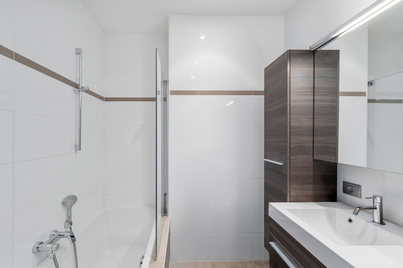 Instapklaar appartement met prachtig open en groen zicht nabij de zeedijk van Heist. 