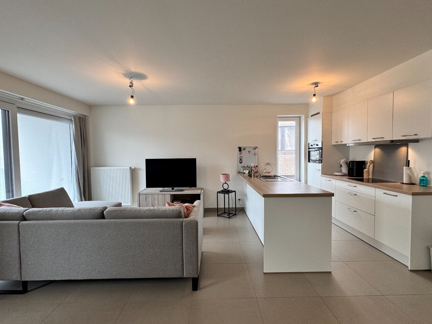 Recent appartement op de 2de verdieping met 2 terrassen en een autostaanplaats 