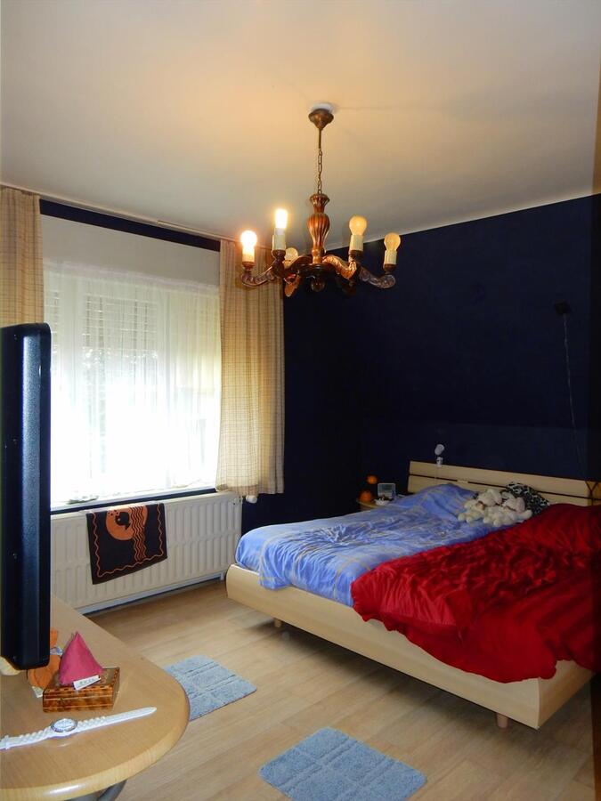 Woning met 4 slaapkamers en zonnige tuin 