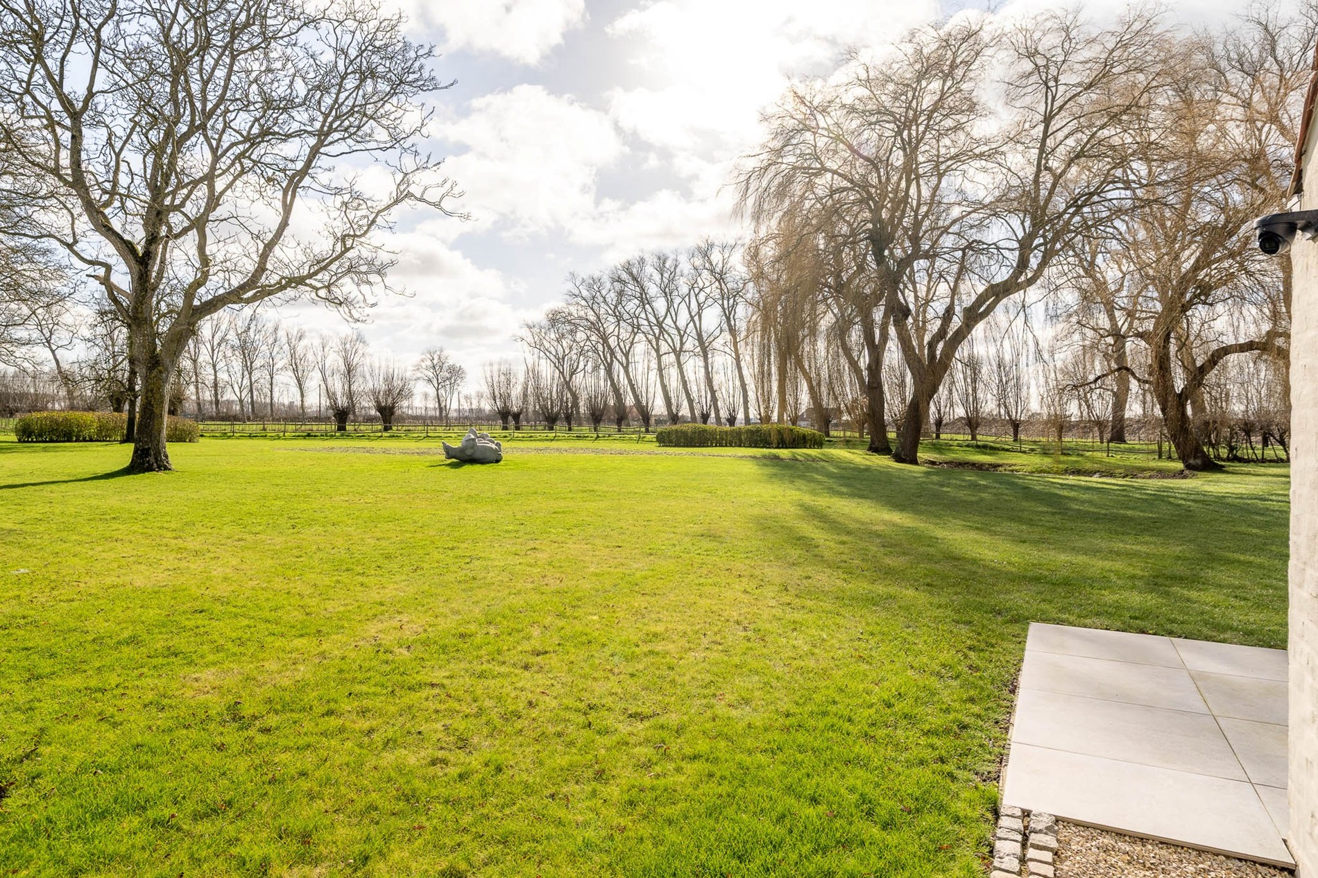 OPENDEURDAG Zaterdag 02/05 - 10u30 - 12u30 (Pereboomstraat 1 te Damme) : Uitzonderlijk gerenoveerde Hoeve met bijhuis op een domein van 1,5 hectare 