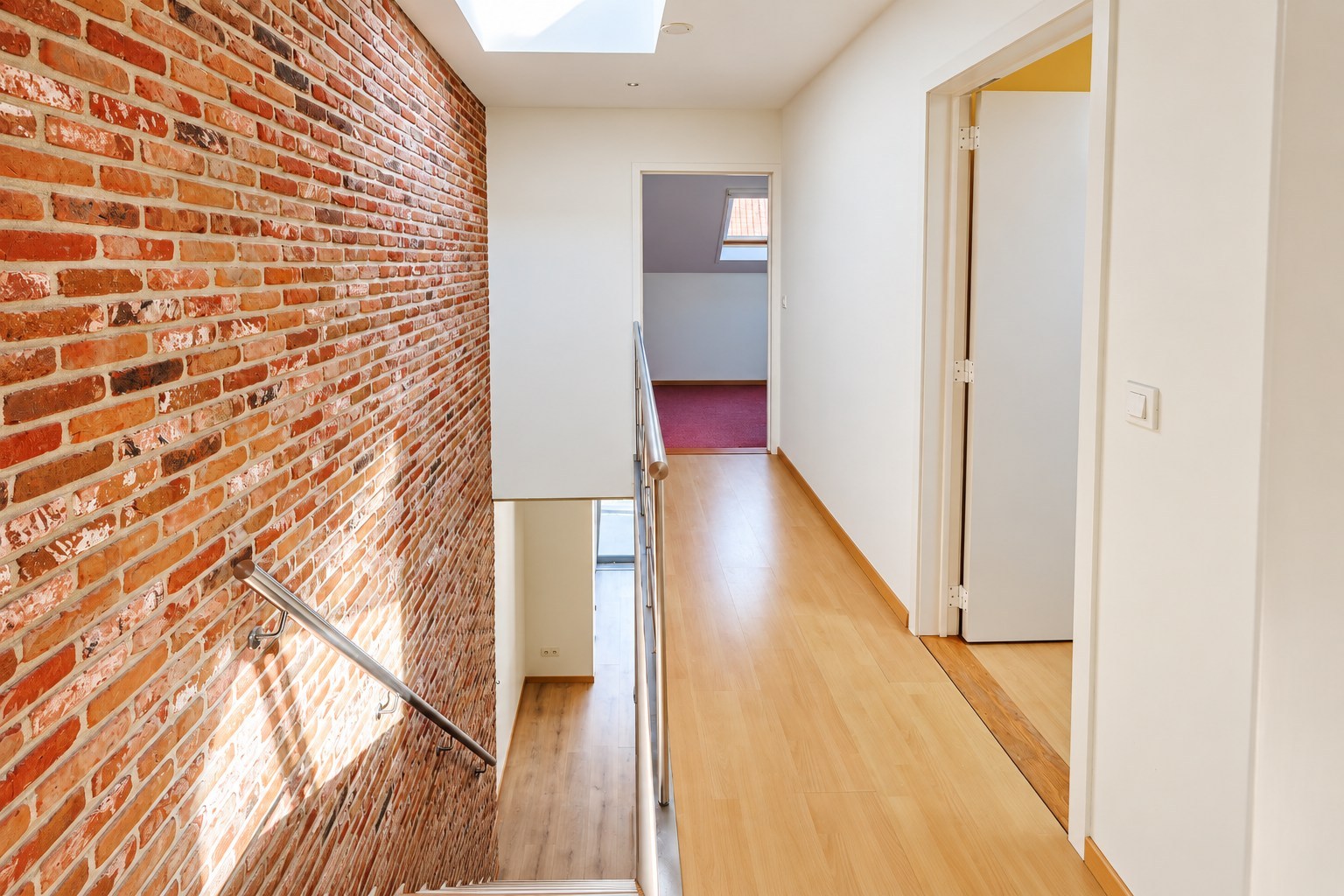Bel-etagewoning met tuin, loods (450 m²) en tal van mogelijkheden 