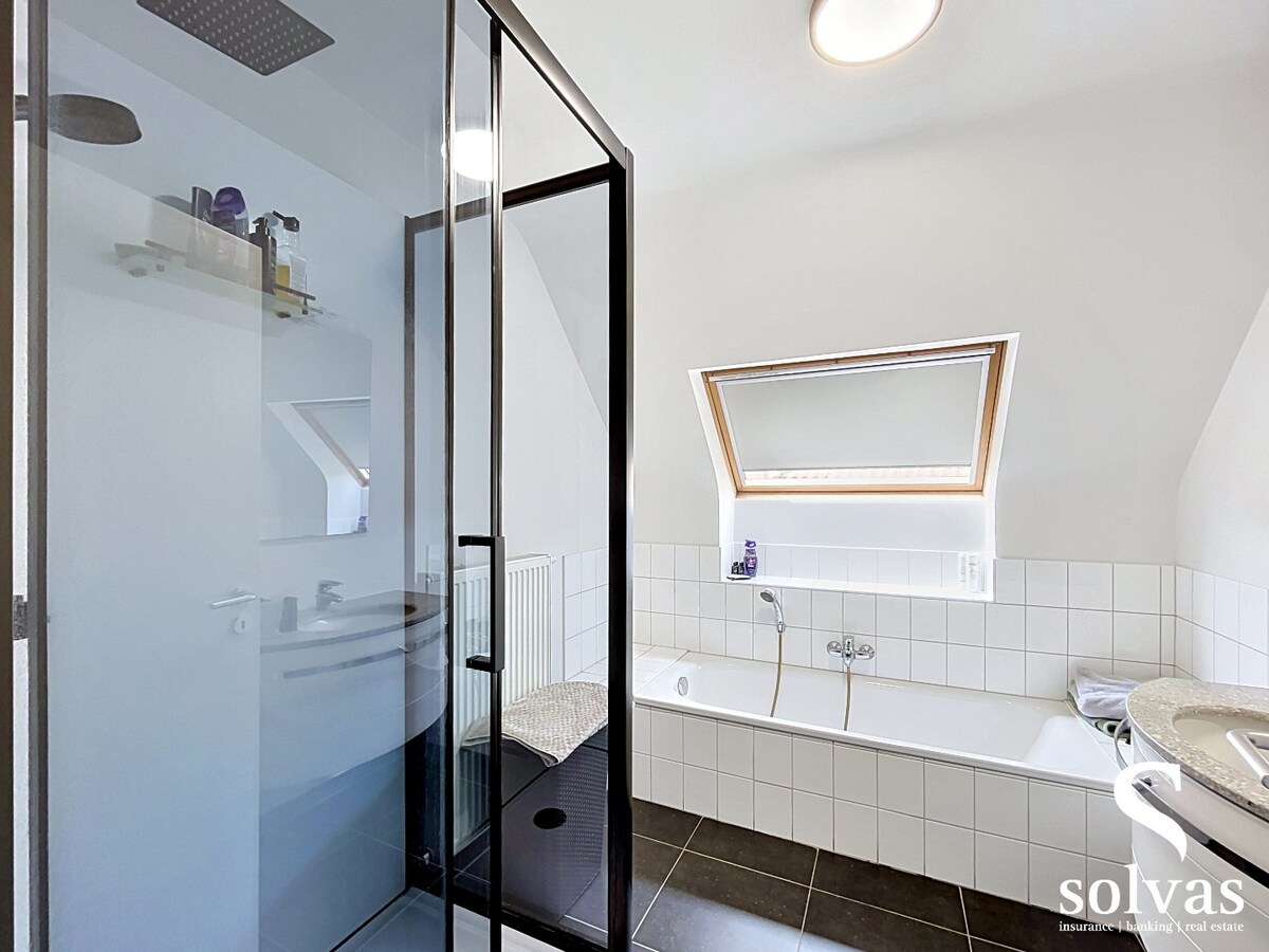 Recent twee slaapkamer appartement op toplocatie te Evergem! 