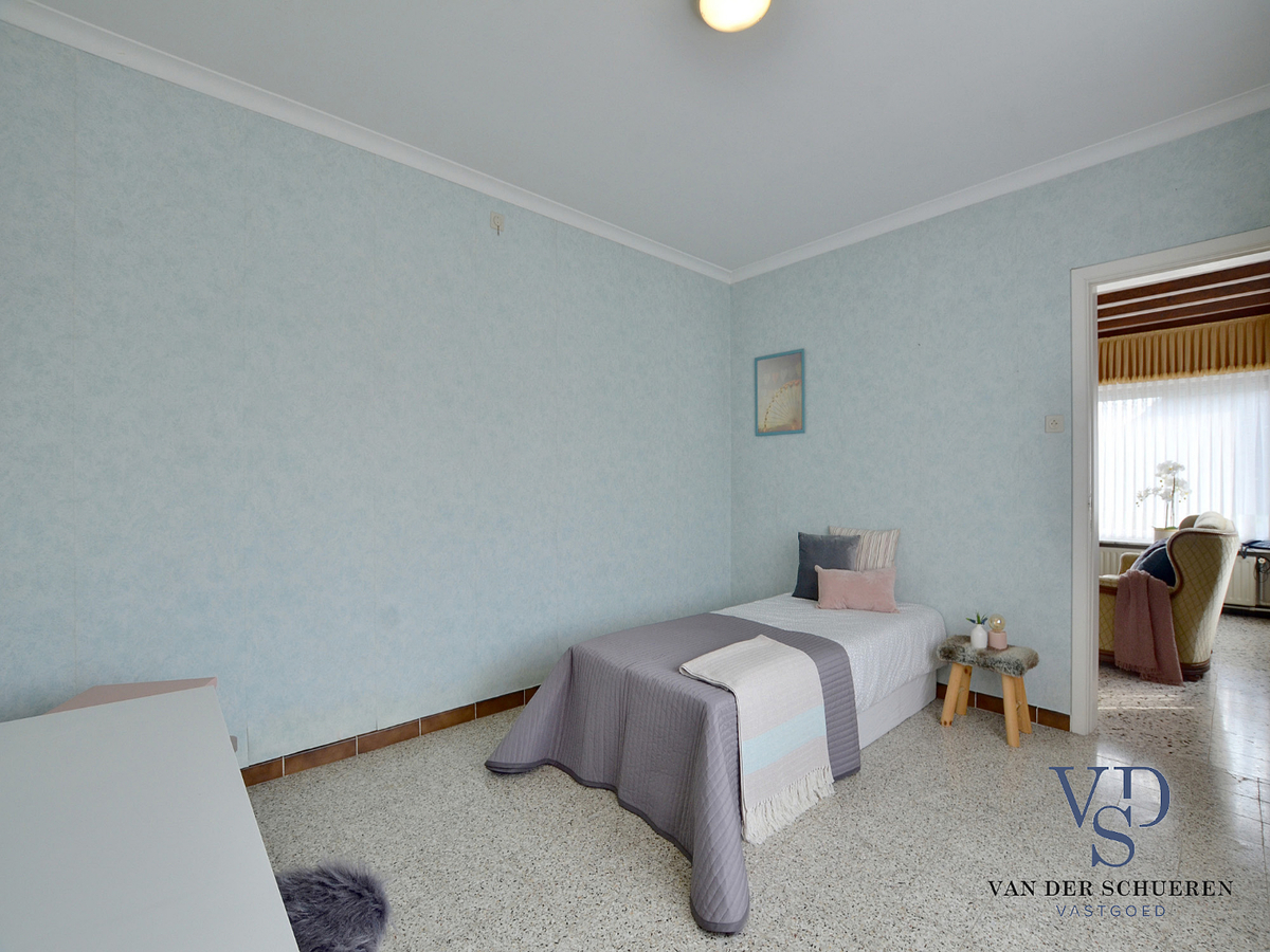 Op te frissen bungalow in doodlopende straat. 