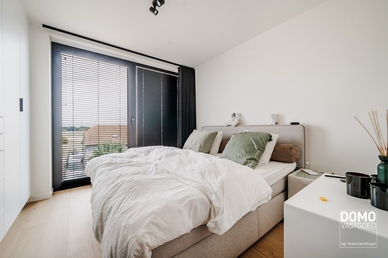 Exclusief appartement met uniek uitzicht te Alken. Inclusief 3 parkeerplaatsen en ruime kelderberging. 