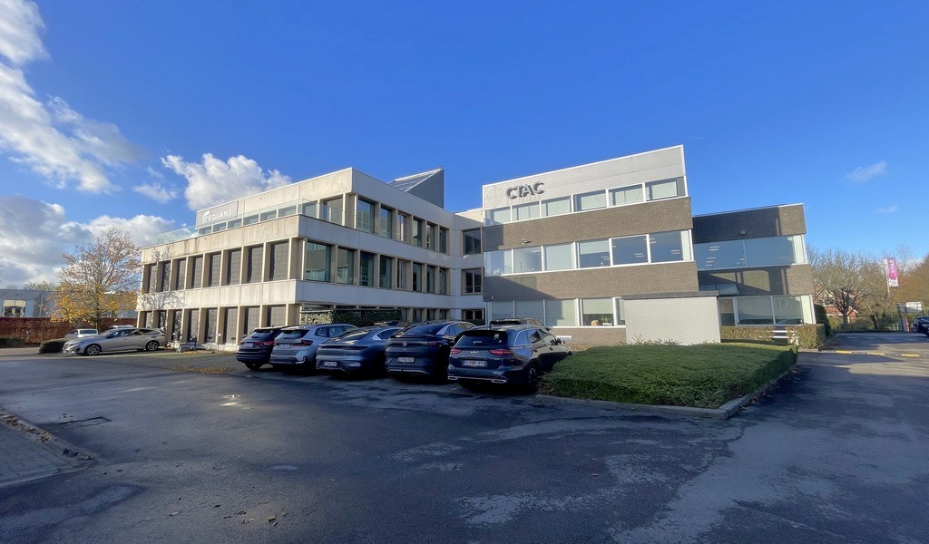 Volledig uitgeruste kantoren te huur langs E313 te Wommelgem